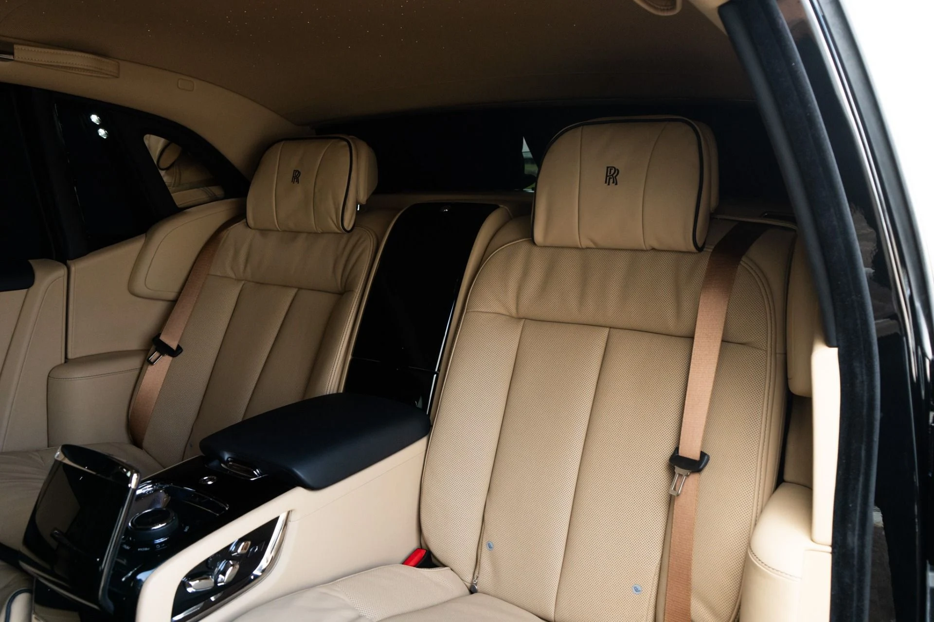 mph027_1986147173_Used_2022_Rolls_Royce_Phantom_EWB_1771455948_2084145e66