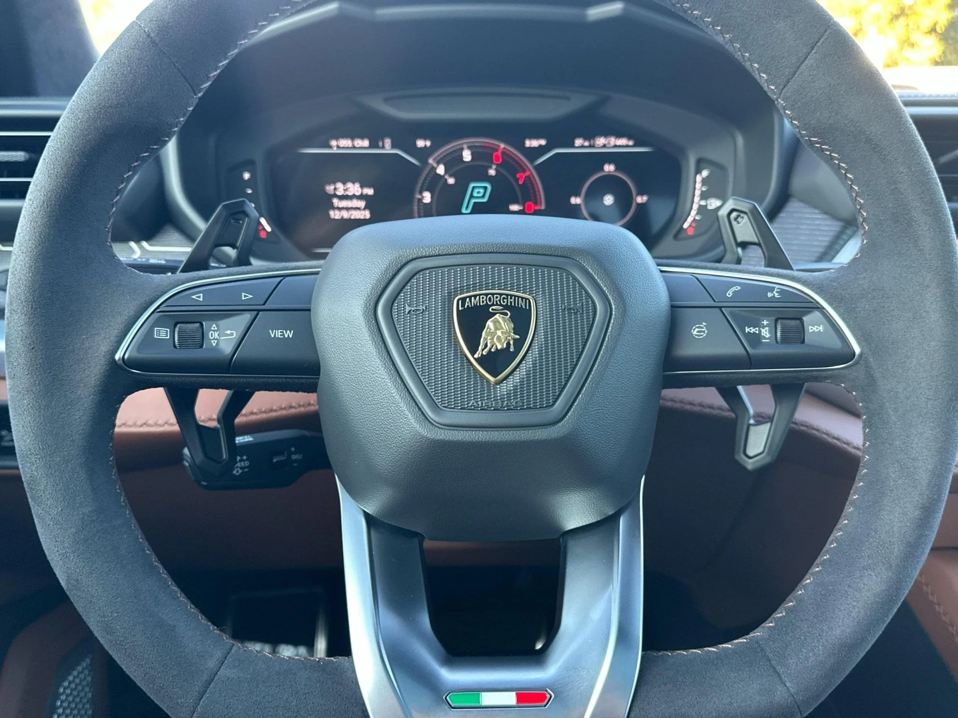 mph027_1987983096_New_2025_Lamborghini_Urus_SE_1765357692_0d31397432