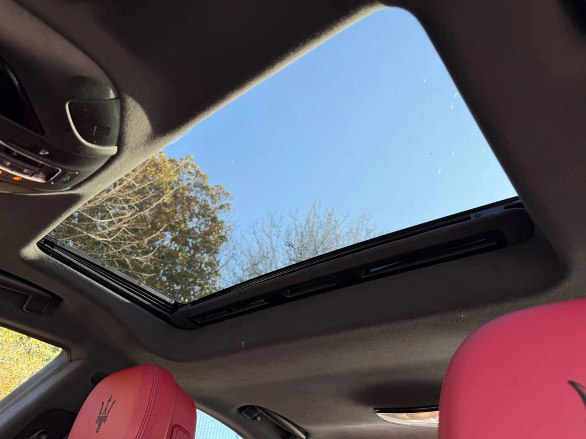 mph027_1993121605_68d4babd766245c29fa5102a0279d52a_f0b4bfb311