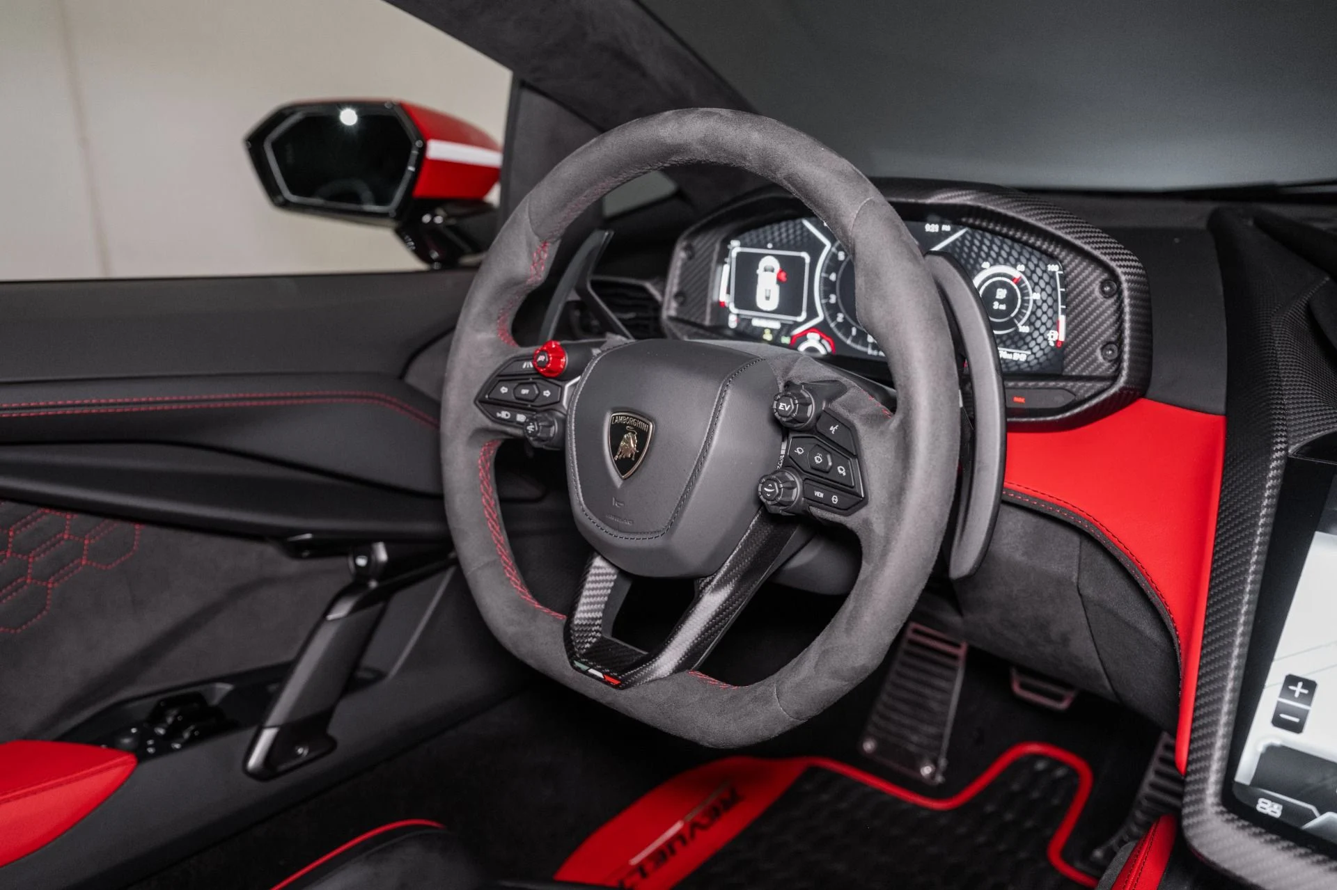 mph027_1998362222_Used_2024_Lamborghini_Revuelto_1754711013_4135fddd6d