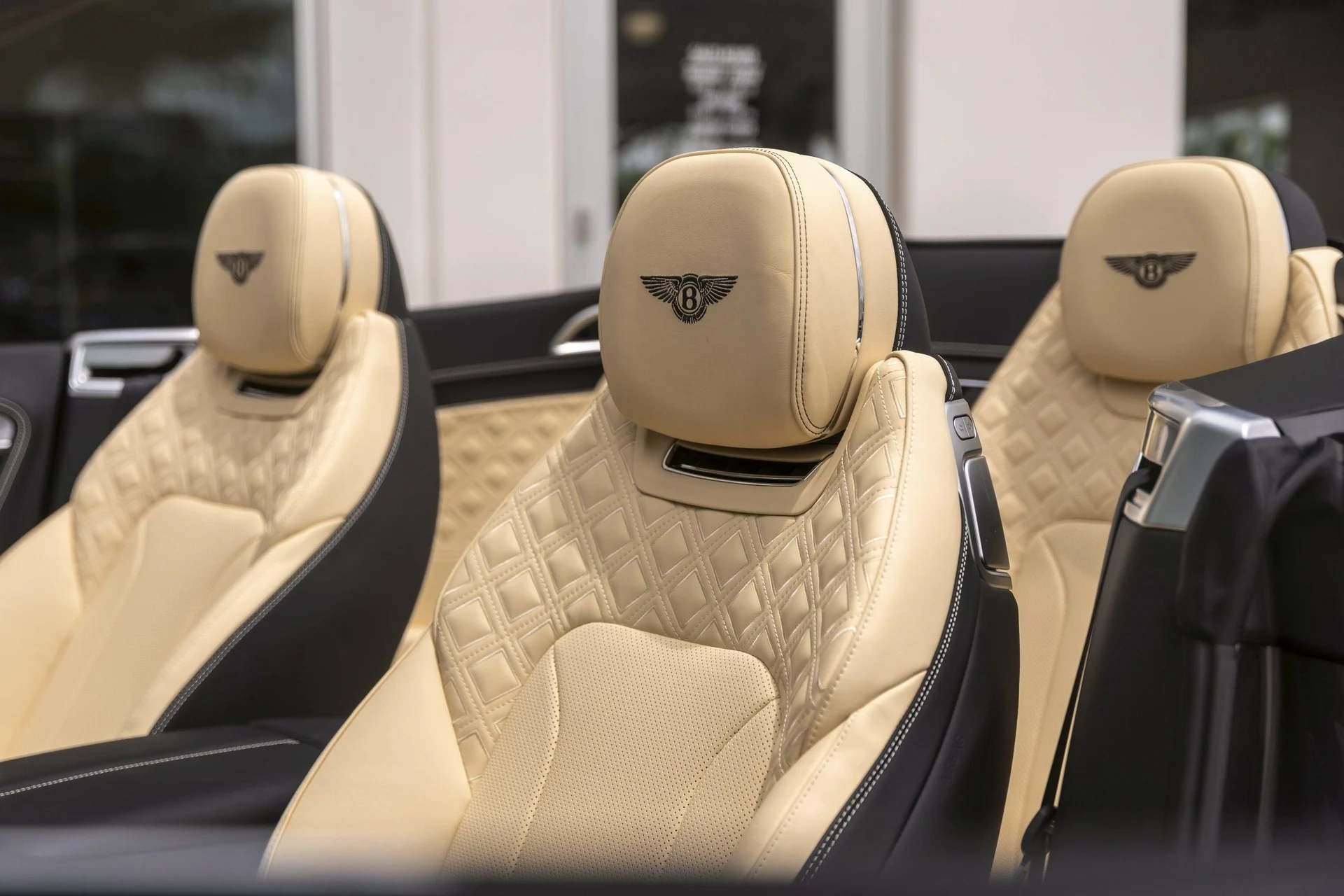 mph027_2001854327_Hi_Tech_Luxury_Imports_LLC_SCBDG_4_ZGXRC_016161_image_27_29c8d9d3e7