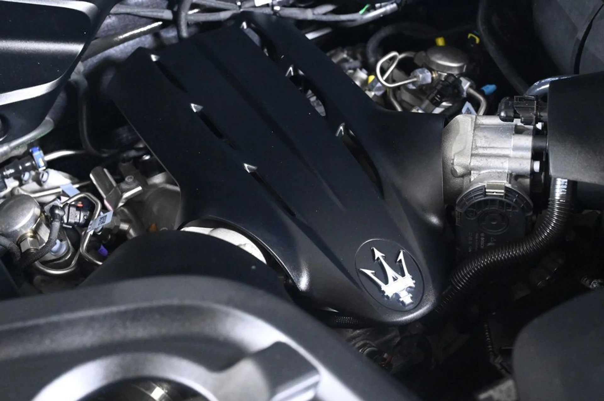 mph027_2002297571_used_2022_maserati_mc20_base_11350_22957730_27_1024_96cbb5a4f6