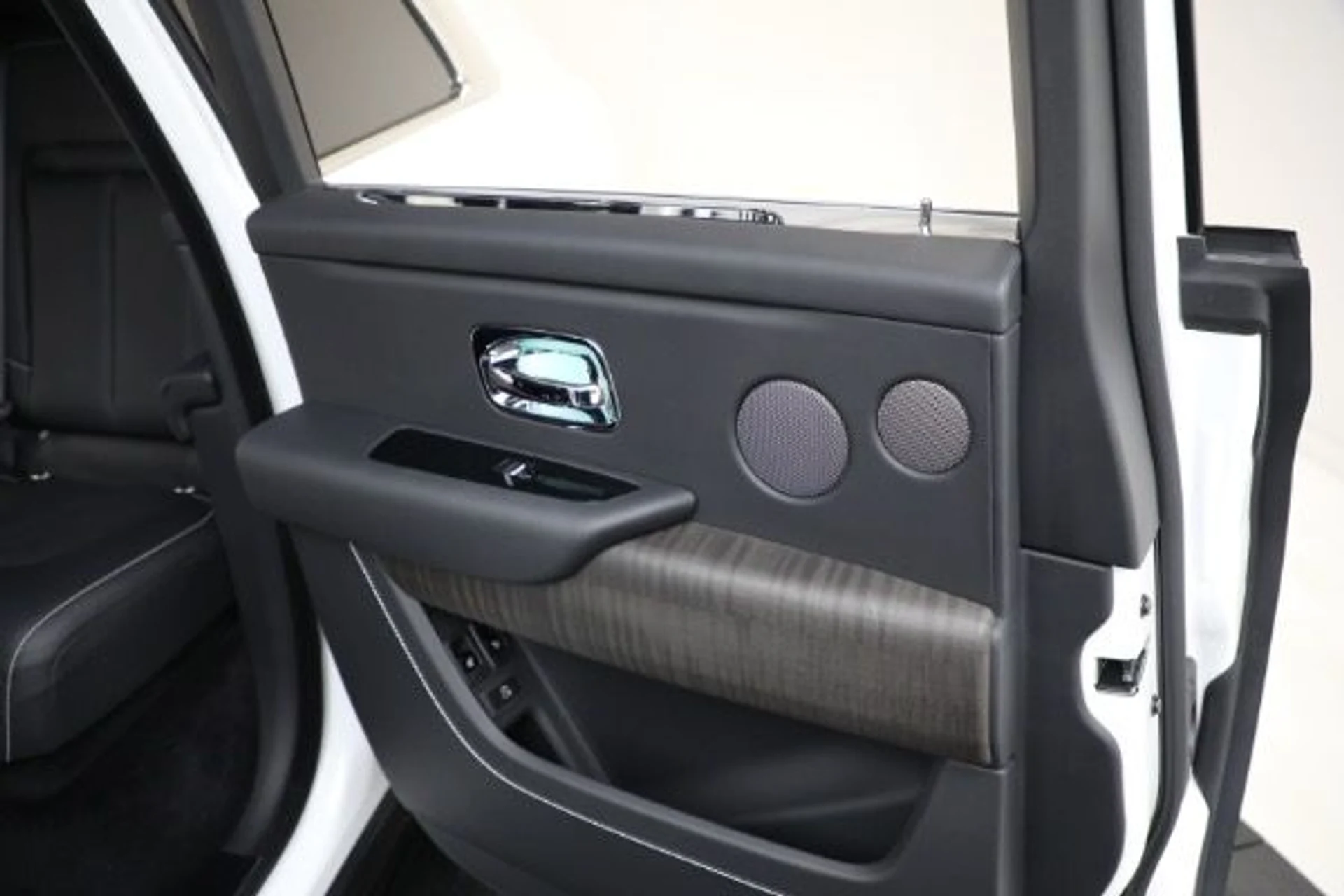 mph027_2010101870_Used_2022_Rolls_Royce_Cullinan_191de2ad32