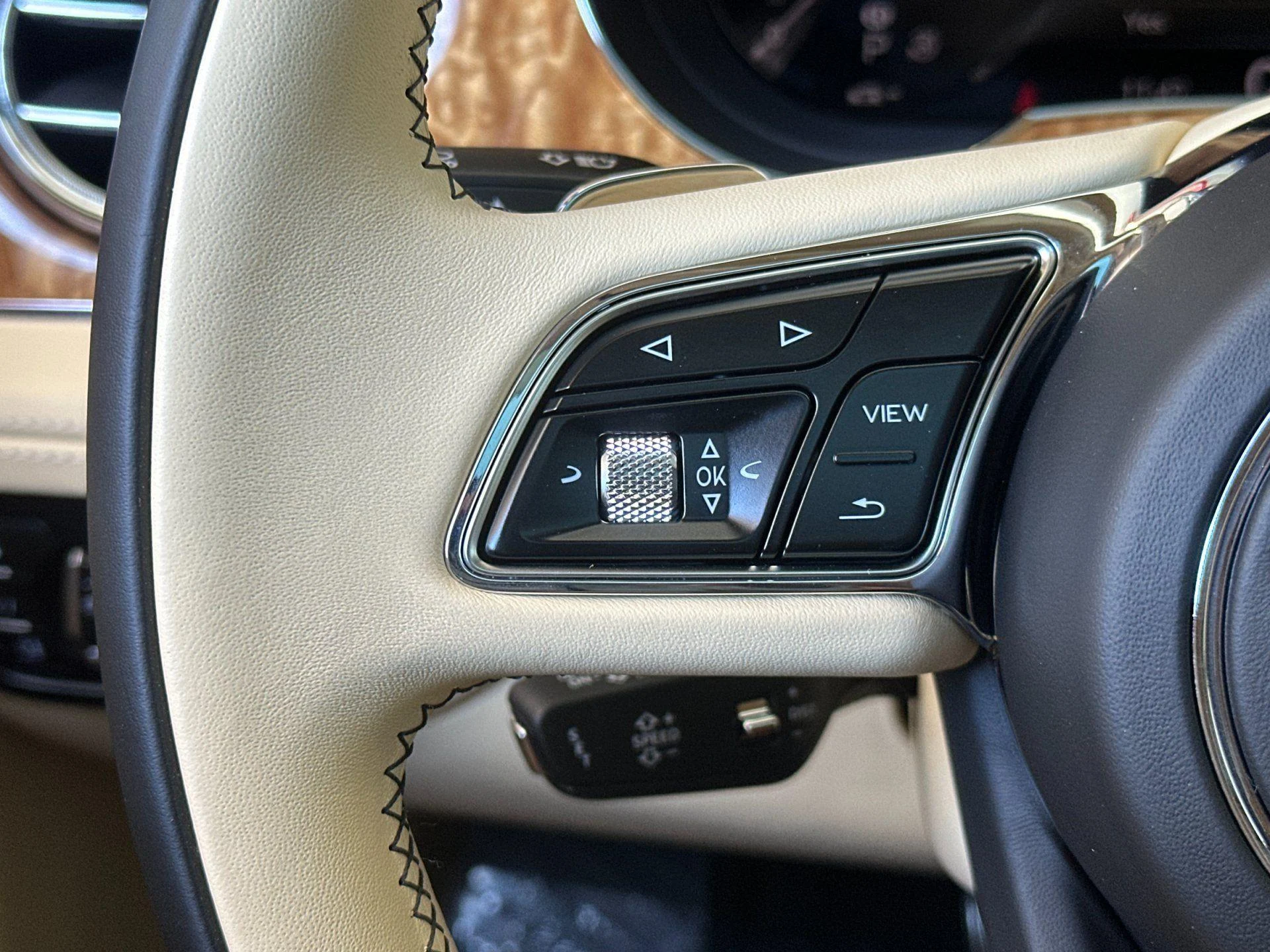 mph027_2011096998_Used_2023_Bentley_Bentayga_Azure_1782290868_72f287e820