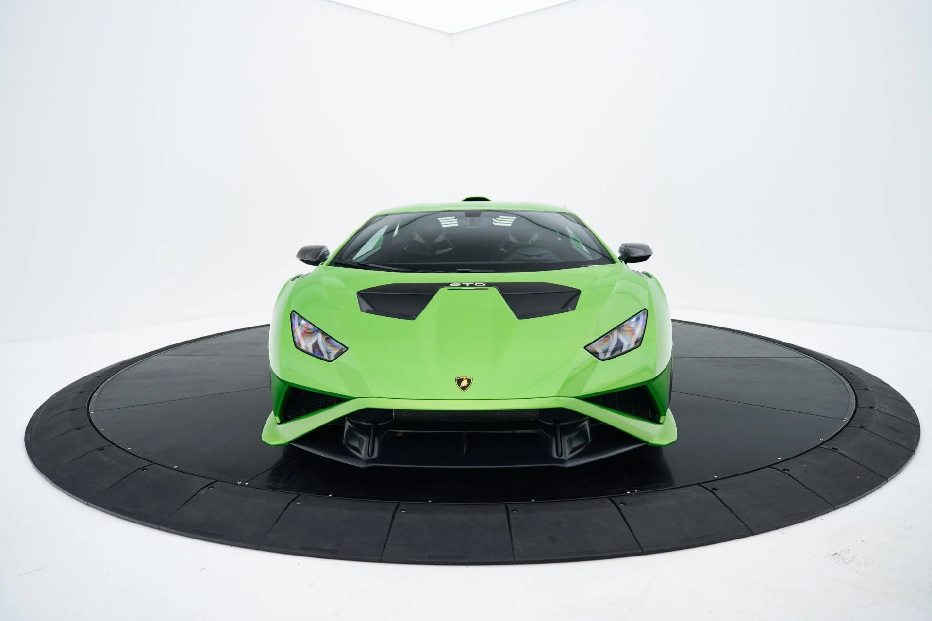 mph027_201340266_Used_2024_Lamborghini_Huracan_STO_Base_1793231425_fc82673aca