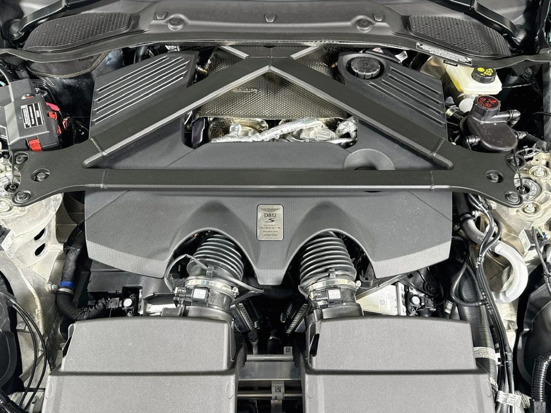 mph027_2014679472_new_2026_aston_martin_db12_scoupe_11350_23086694_29_1024_90f7e5b81d