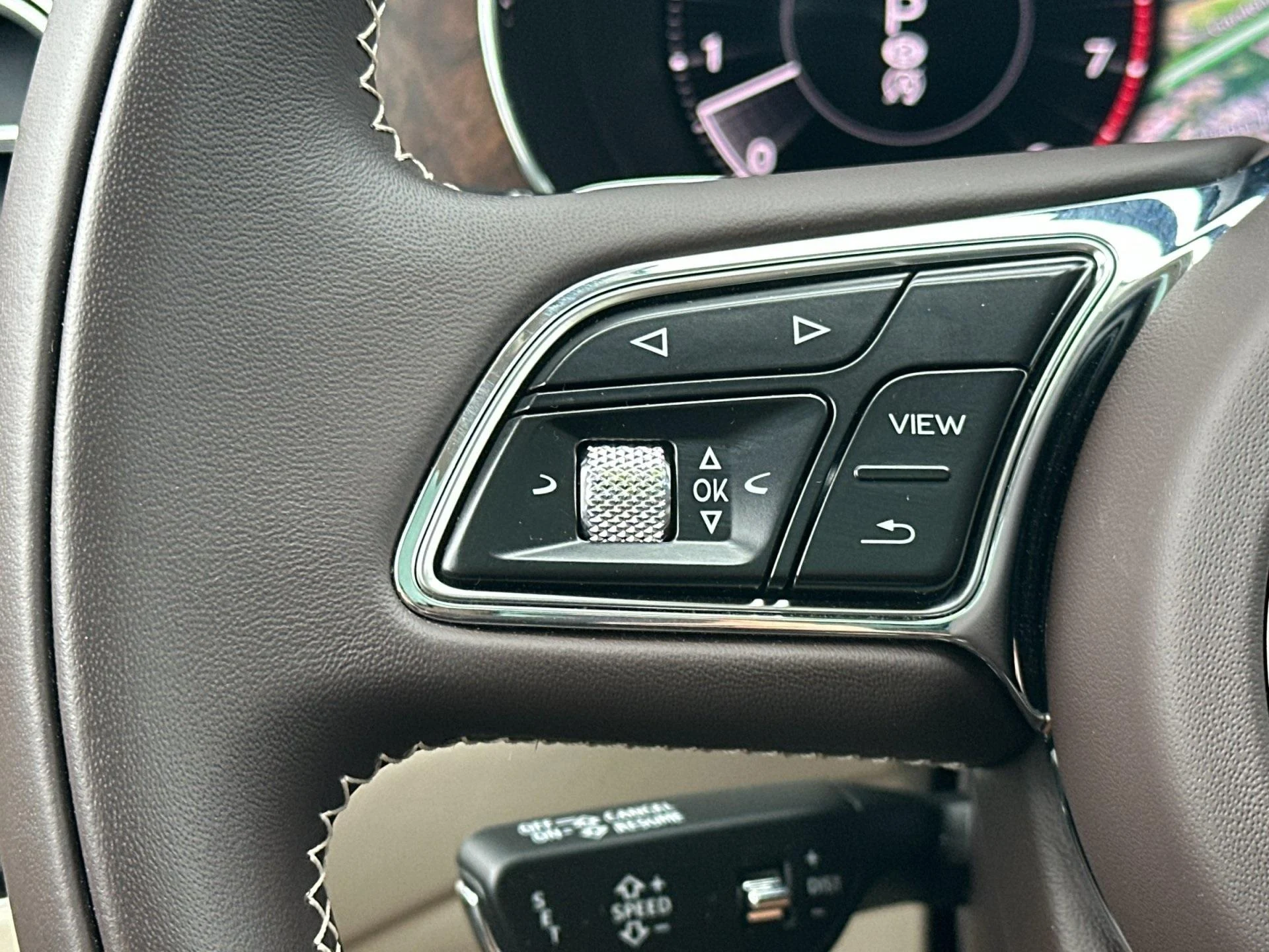 mph027_2015650467_Used_2025_Bentley_Bentayga_V8_1760604364_8022822825