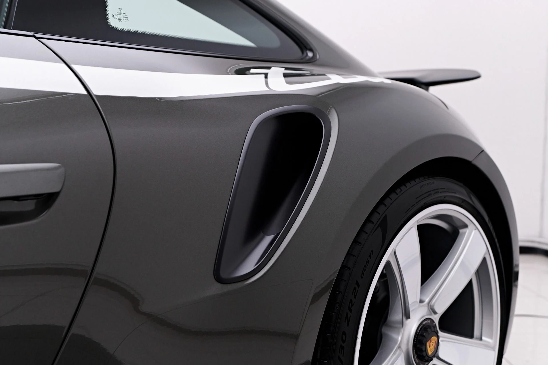 mph027_201670259_Used_2025_Porsche_911_Turbo_1757541217_84f1eeee4a