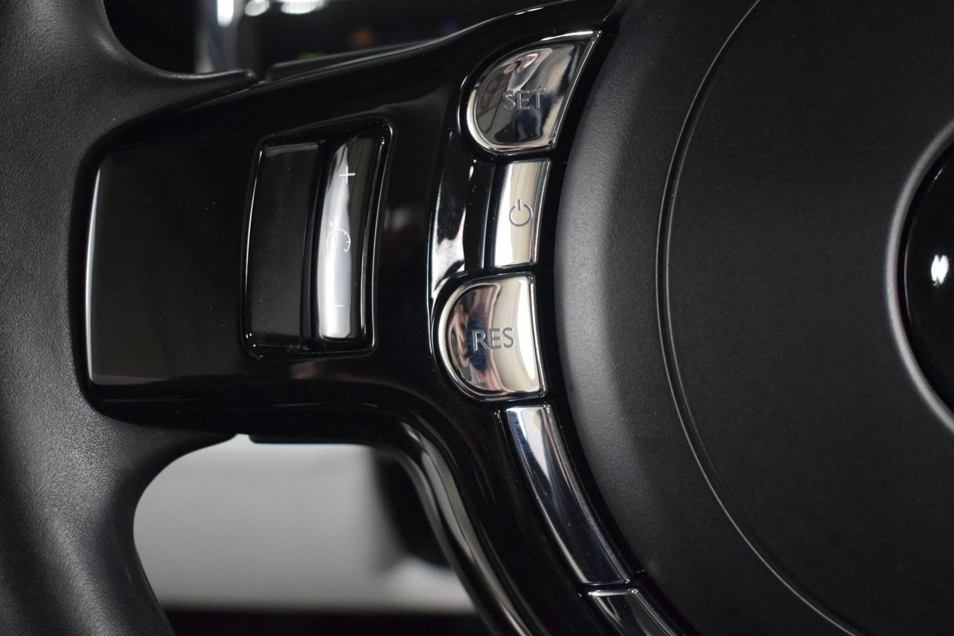 mph027_2017589532_5d980a09e243f8eec4b6dc05d90f366ax_e5e4ed76e2