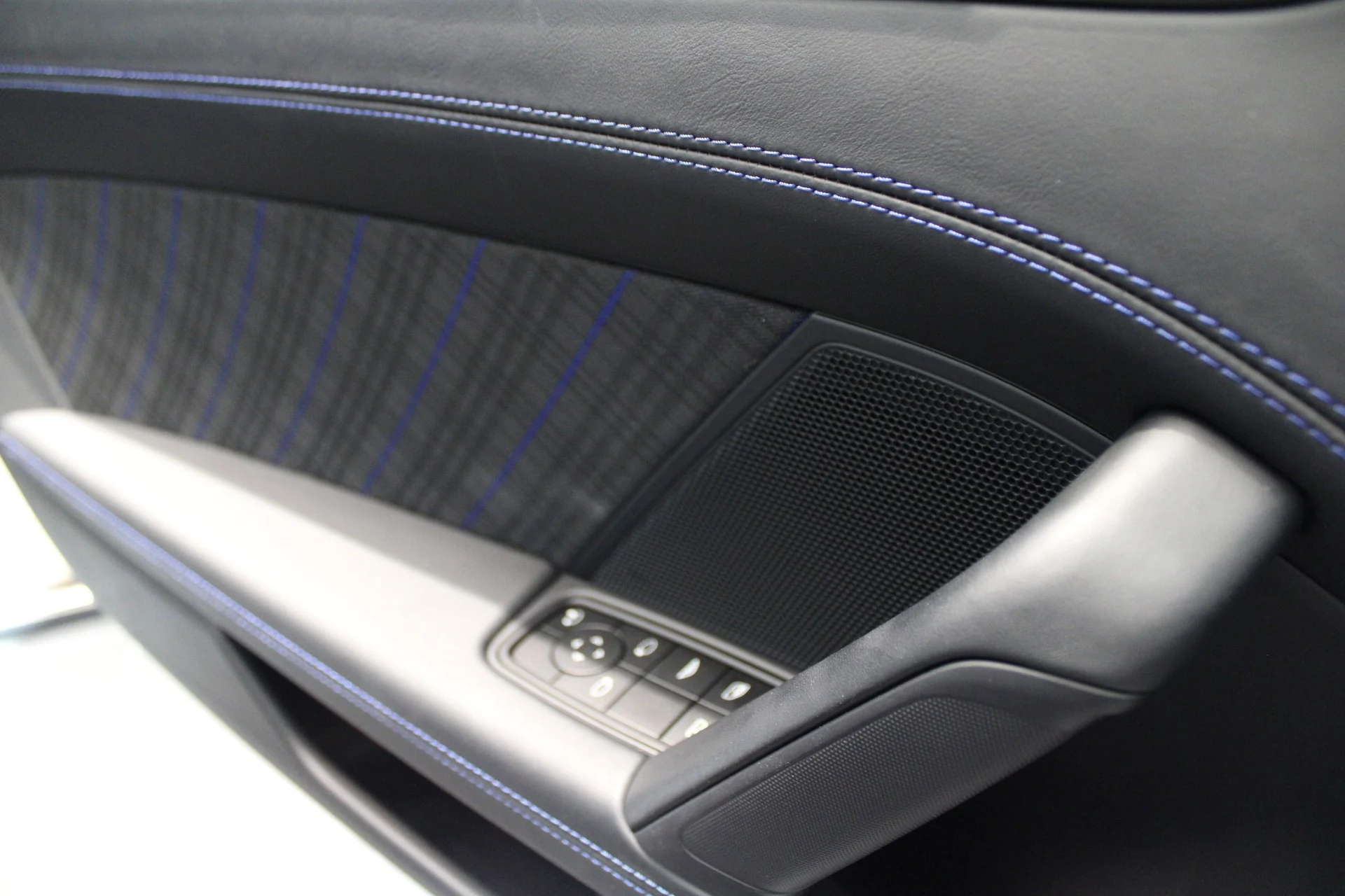 mph027_2022928358_bced47d70859486040b9f489e794ccefx_a325afd82a