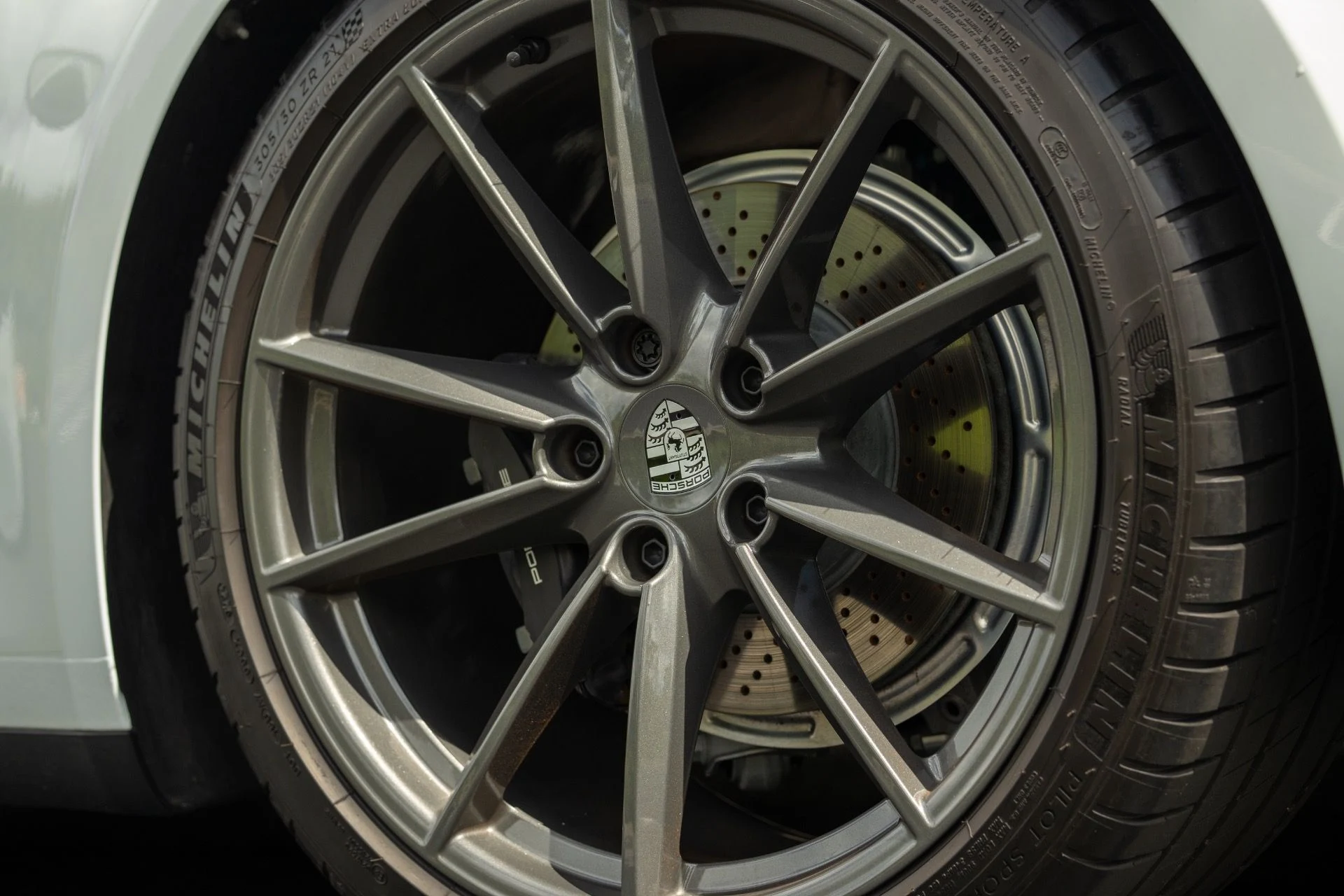 mph027_2033166438_Used_2024_Porsche_911_Carrera_T_1759284077_30f5a7df77