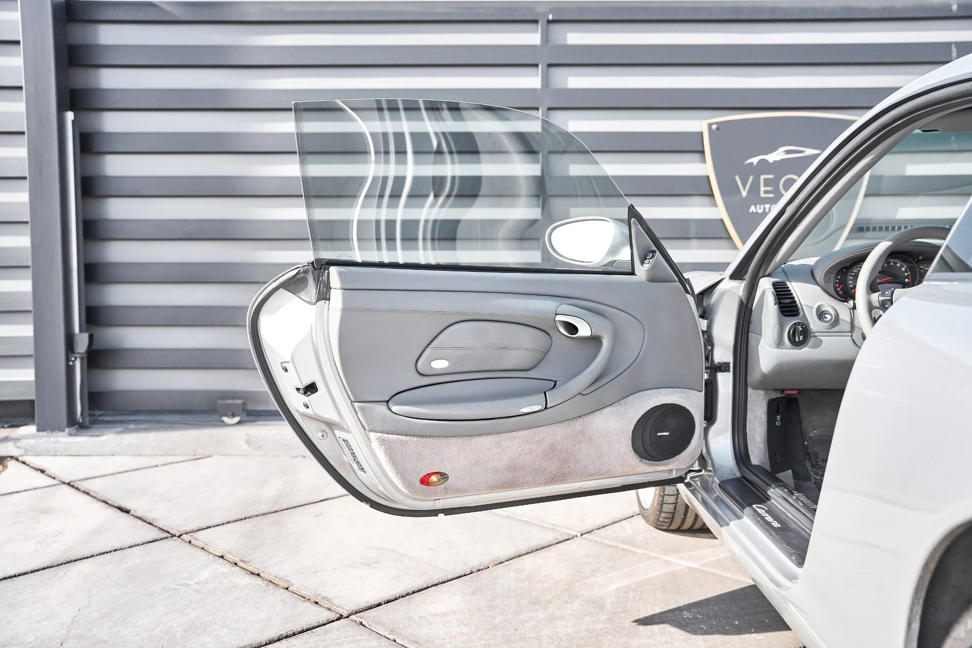 mph027_2033574151_Used_2002_Porsche_911_Carrera_1766458437_b4b8bd0484