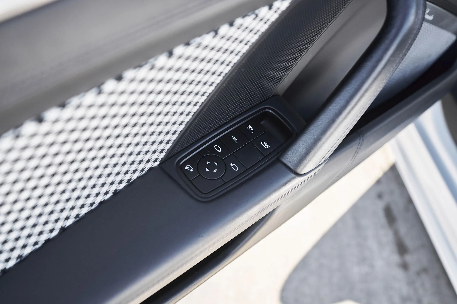 mph027_2037458810_Used_2023_Porsche_911_Turbo_S_1763676485_ae301b2275