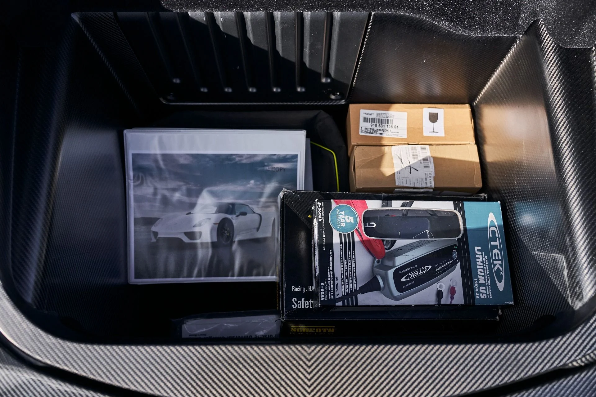 mph027_2041175837_Used_2015_Porsche_918_Spyder_w_Weissach_Package_1764874366_2c14b01e6b