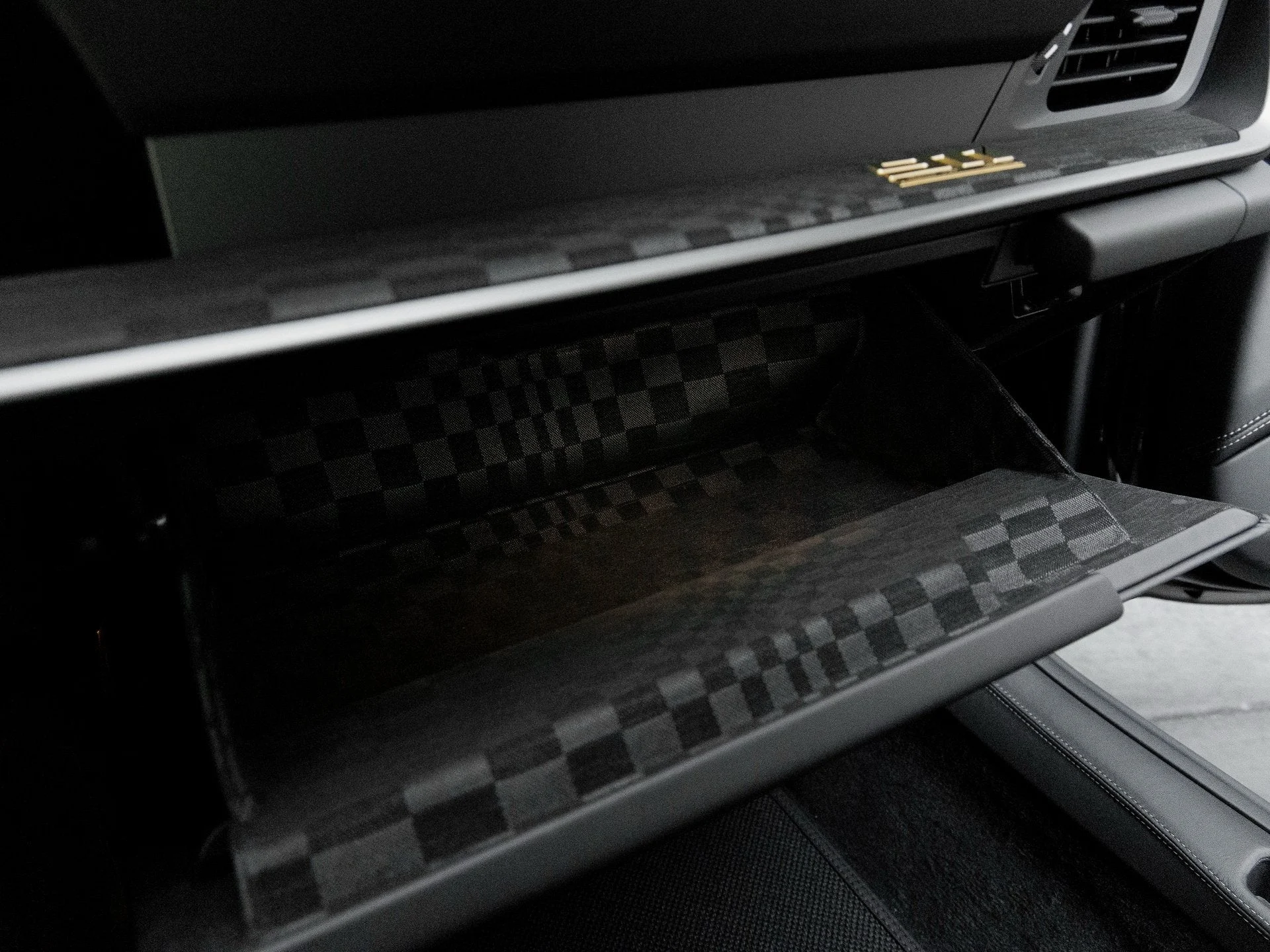 mph027_2047592925_28_ec629e3fe3