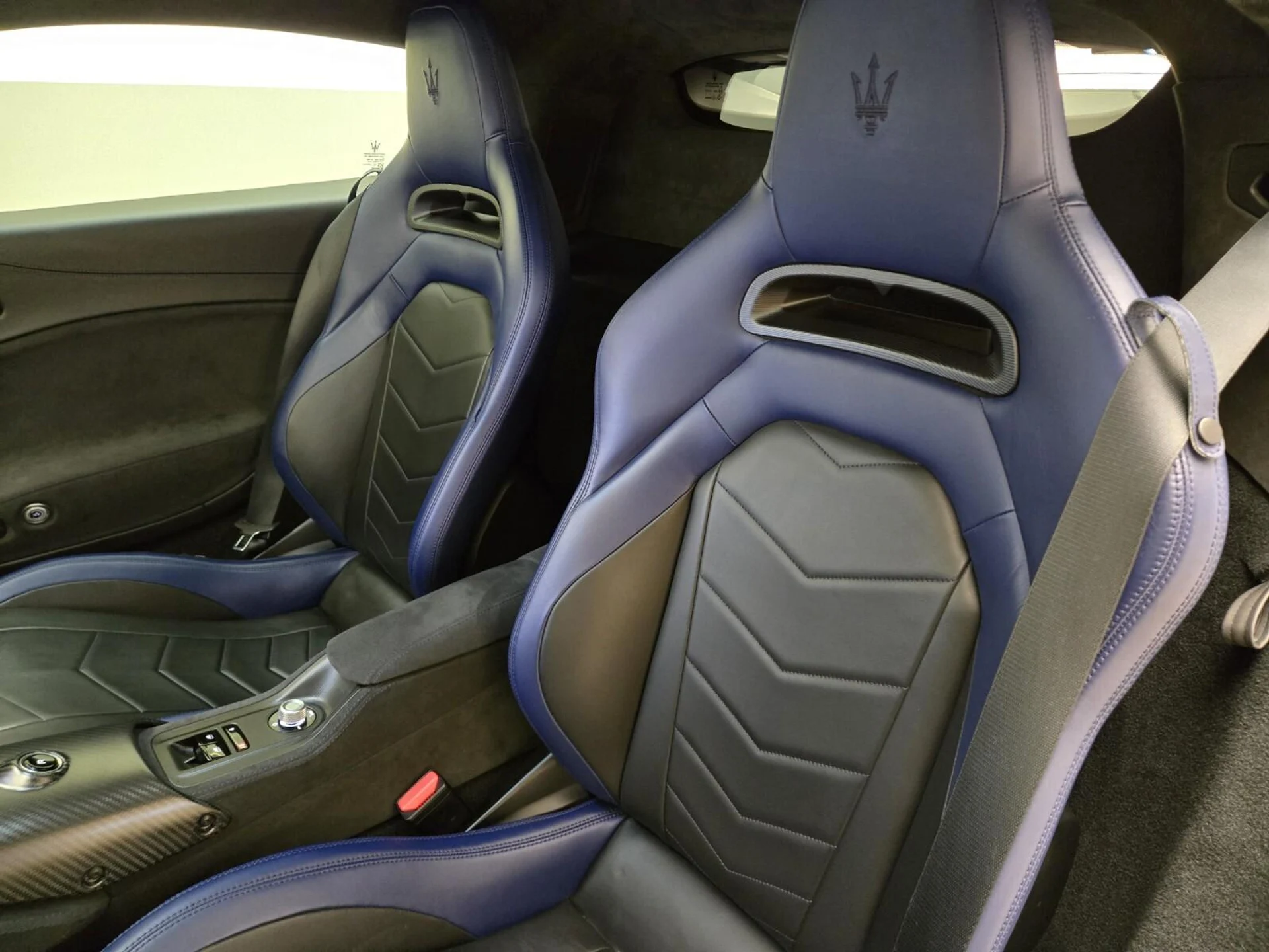 mph027_2054265439_Used_2022_Maserati_MC_20_1767077626_ba6b5d482c