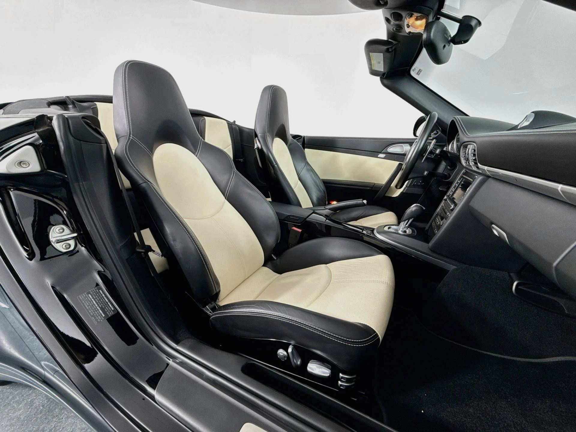 mph027_2059780955_Used_2012_Porsche_911_Turbo_S_1792607191_9f017d68e2