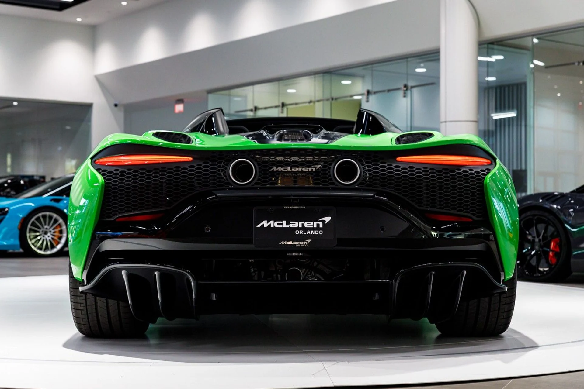 mph027_2062083168_647_p28_l_b6802a7703