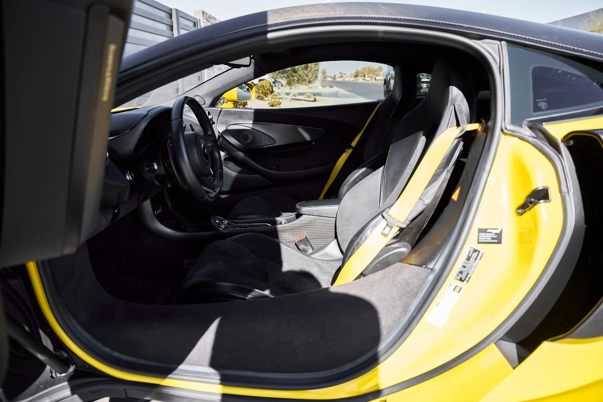 mph027_2067380485_Used_2019_Mc_Laren_600_LT_Base_1770430643_7f8102cd05