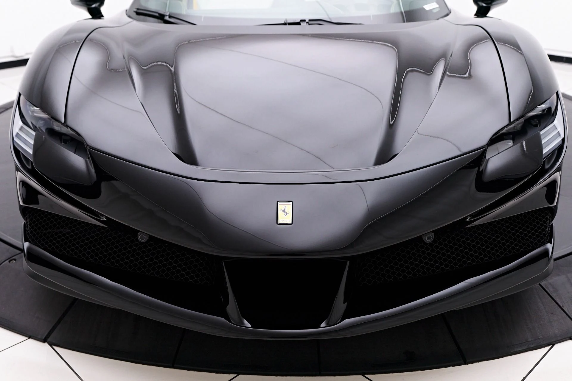 mph027_2067757648_Used_2024_Ferrari_SF_90_Spider_Base_1755223316_7ba528a072