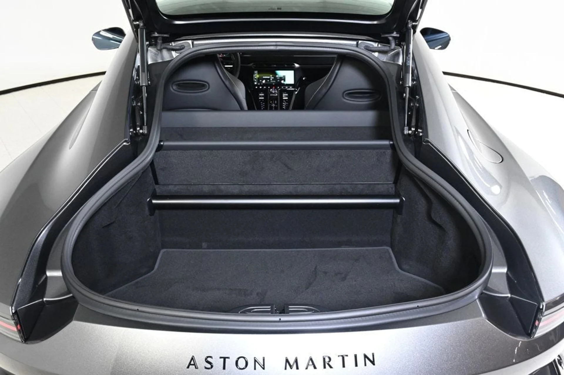 mph027_2074870775_used_2026_aston_martin_vantage_11350_22917538_27_1024_6995d7b537
