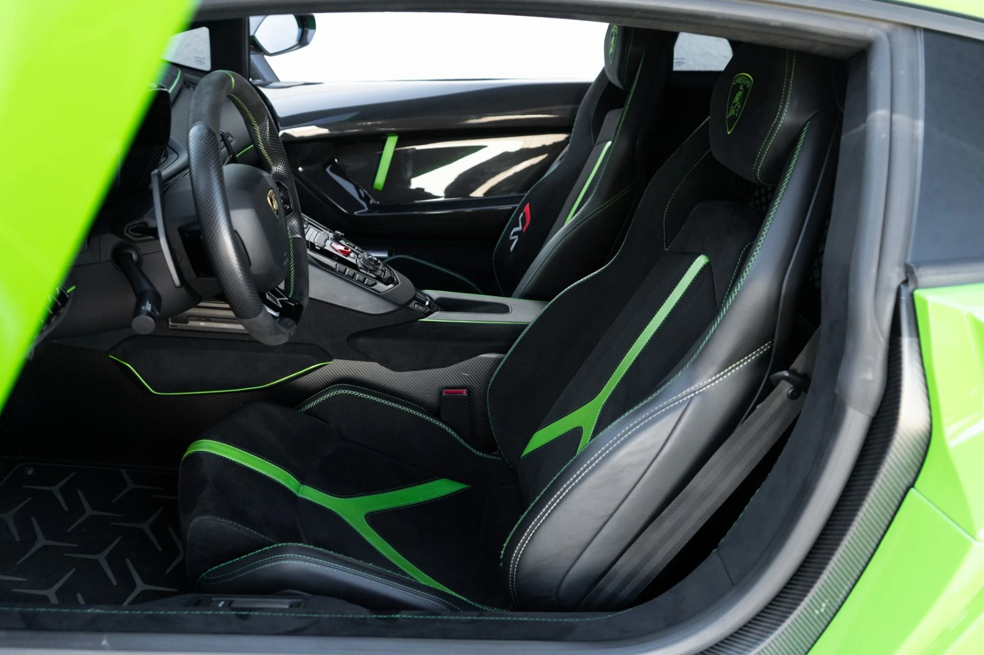 mph027_2086318389_Used_2019_Lamborghini_Aventador_LP_770_4_SVJ_1771431359_d5925e60b7