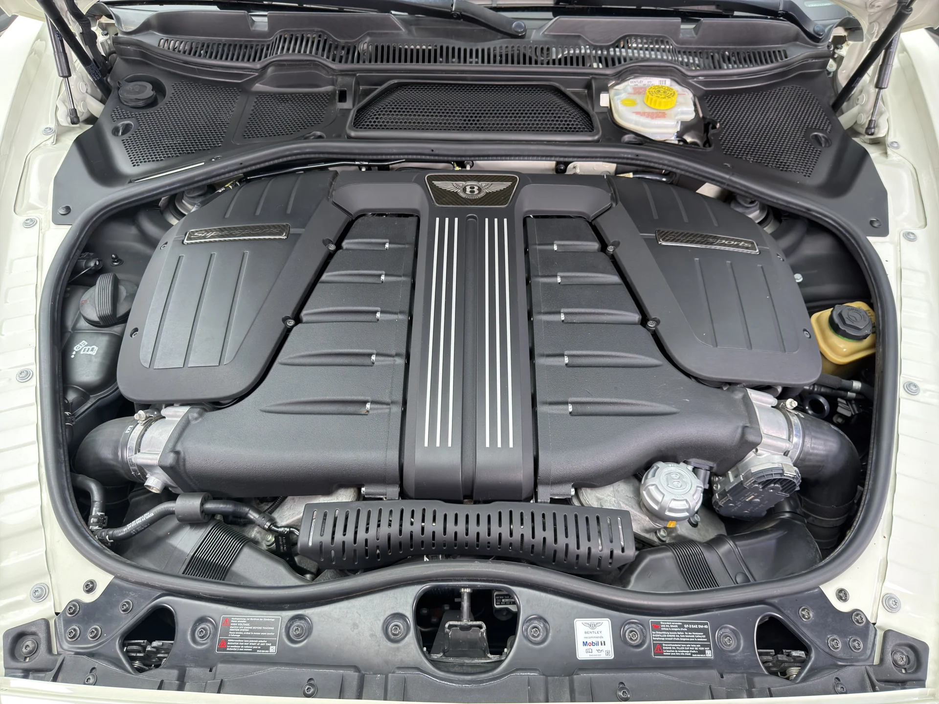 mph027_2091089841_TCI_00_U_engine_bay_001_301e9fd59a