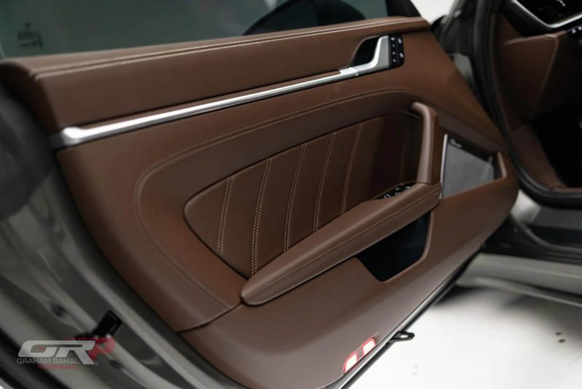 mph027_2091347578_DA_2_B1461_19_A9_442_E_AD_56_ED_699_D35_D318_be7c3d87a3