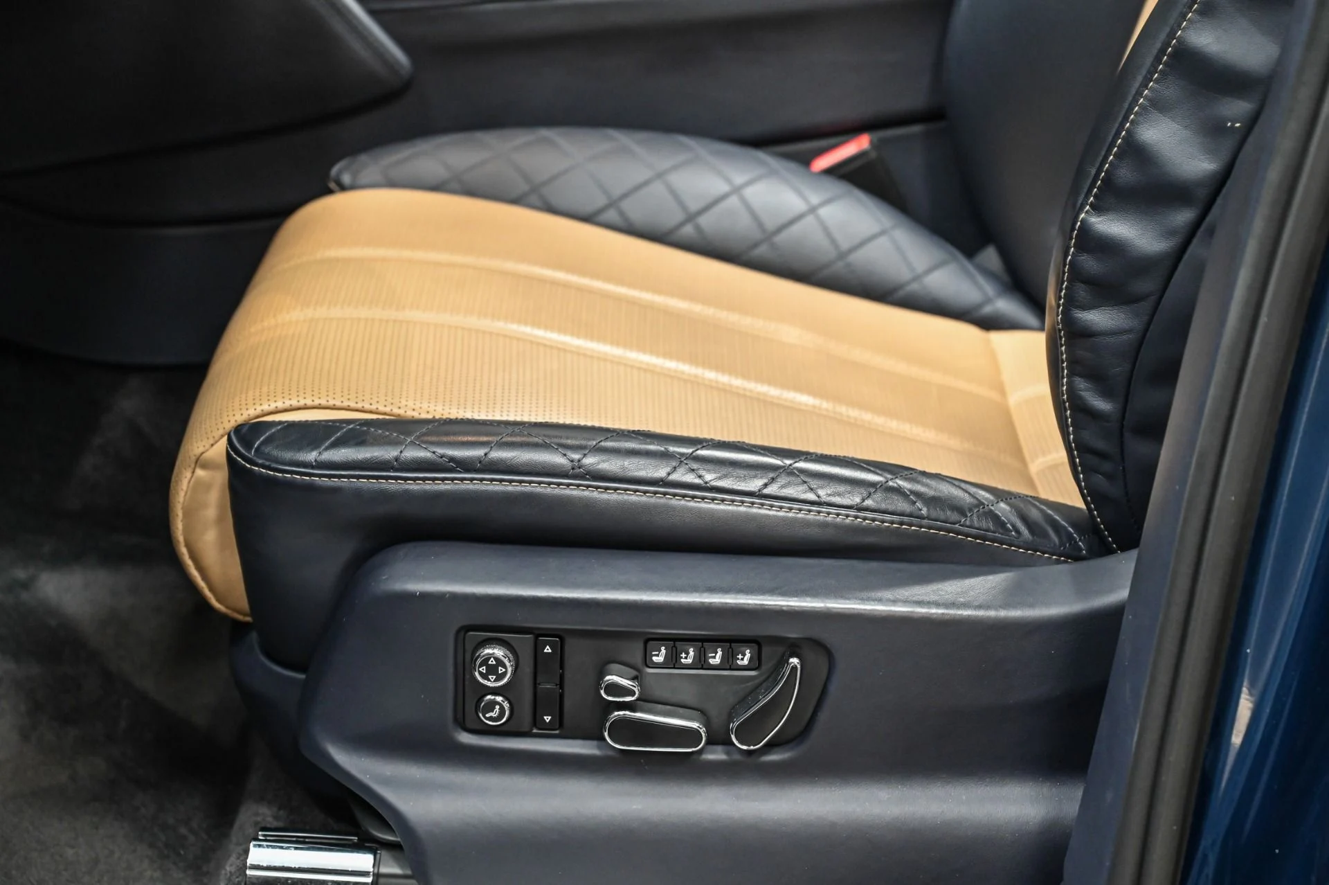 mph027_2103326406_Used_2018_Bentley_Bentayga_W12_1749249697_5d14009957