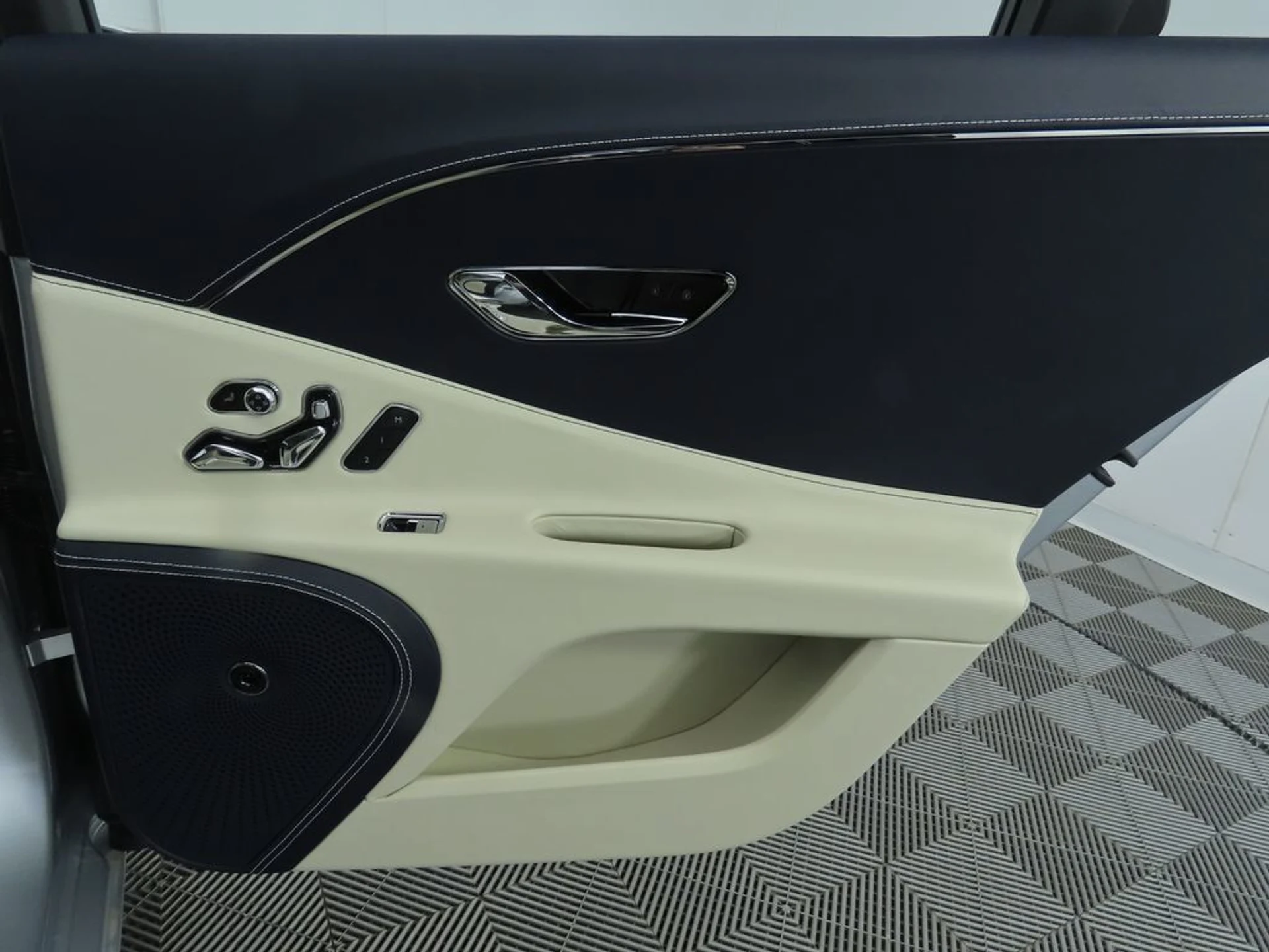 mph027_2110616870_new_2026_bentley_flying_spur_hybrid_8119_22973081_28_1024_0f37d2cfab