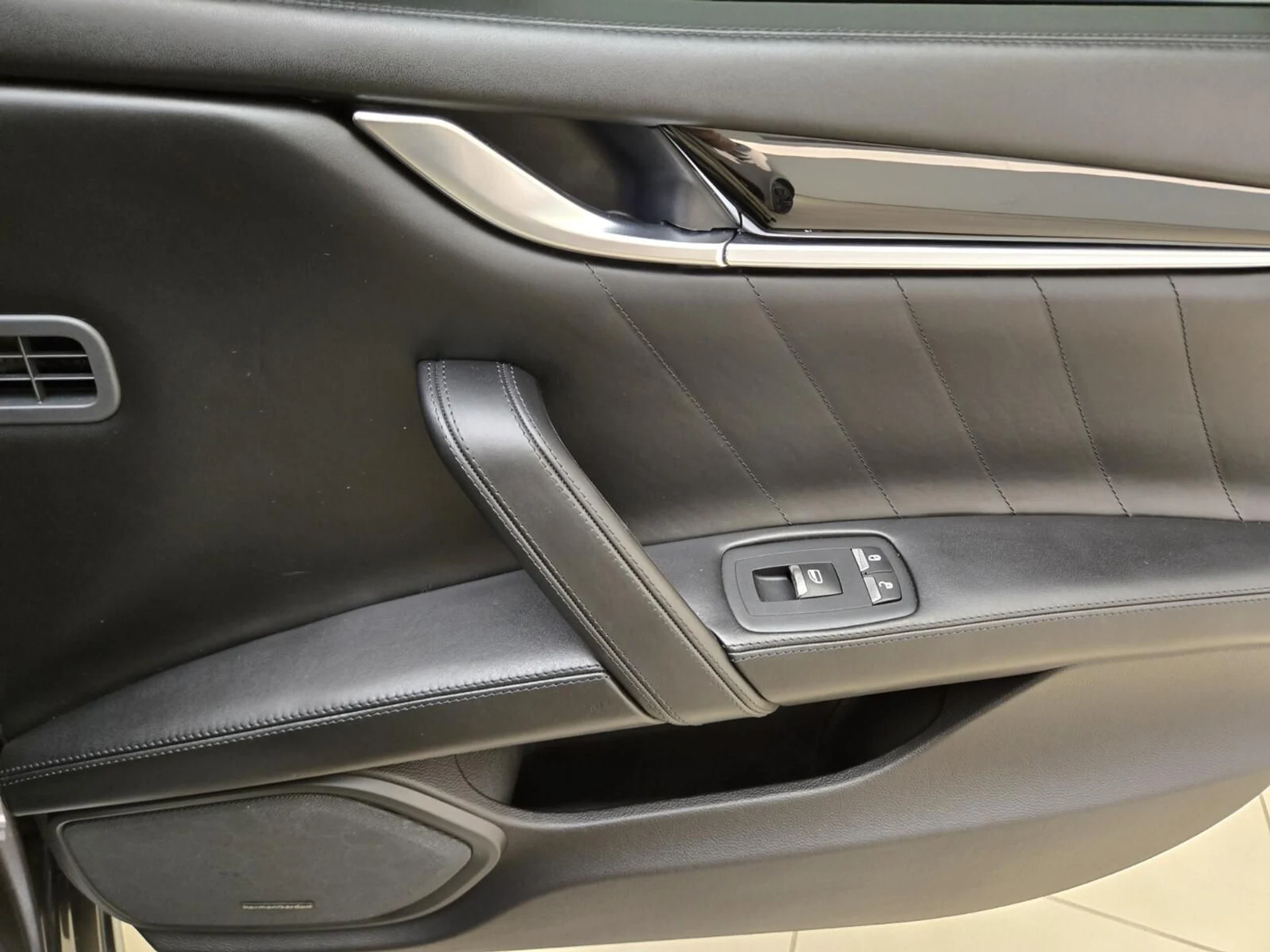 mph027_2113807052_Used_2022_Maserati_Ghibli_Modena_1763109007_9e6c19aaa5