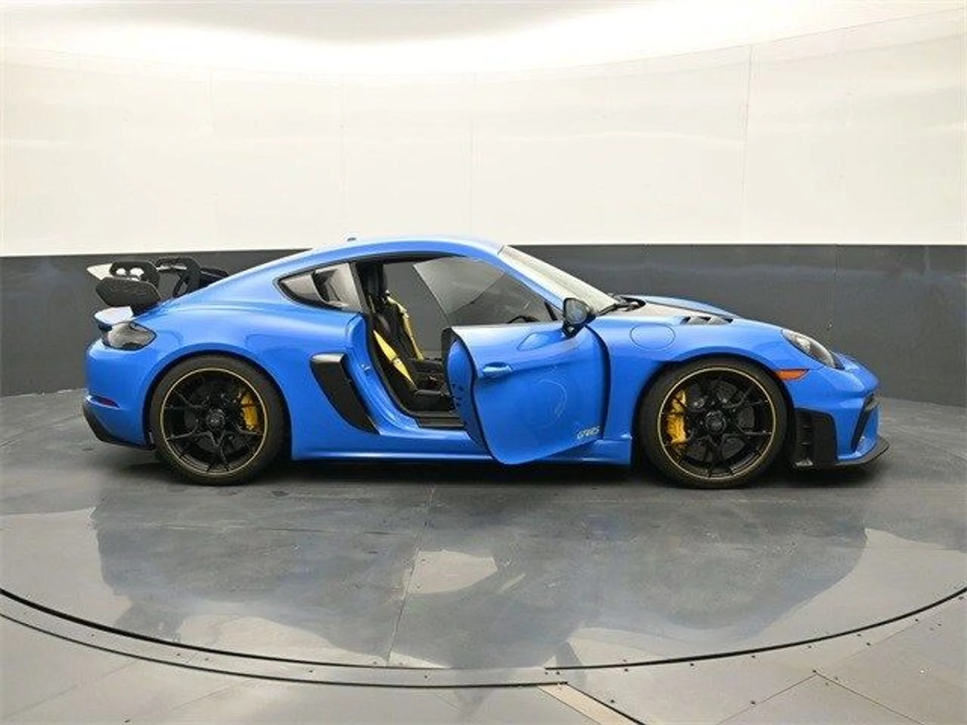 mph027_2119416925_e6e127c9d9867415b8a8546972345af1x_3d657f324b