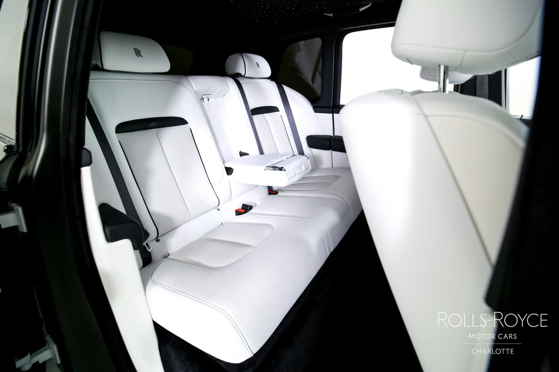 mph027_2120734217_Used_2025_Rolls_Royce_Black_Badge_Cullinan_1769527230_45987d36d4