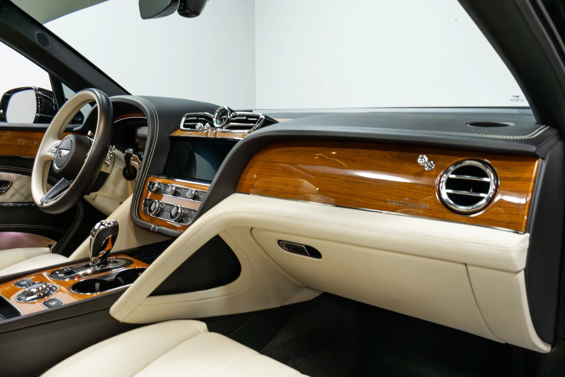 mph027_2134692644_Used_2021_Bentley_Bentayga_V8_First_Edition_1776782316_9a2326669c