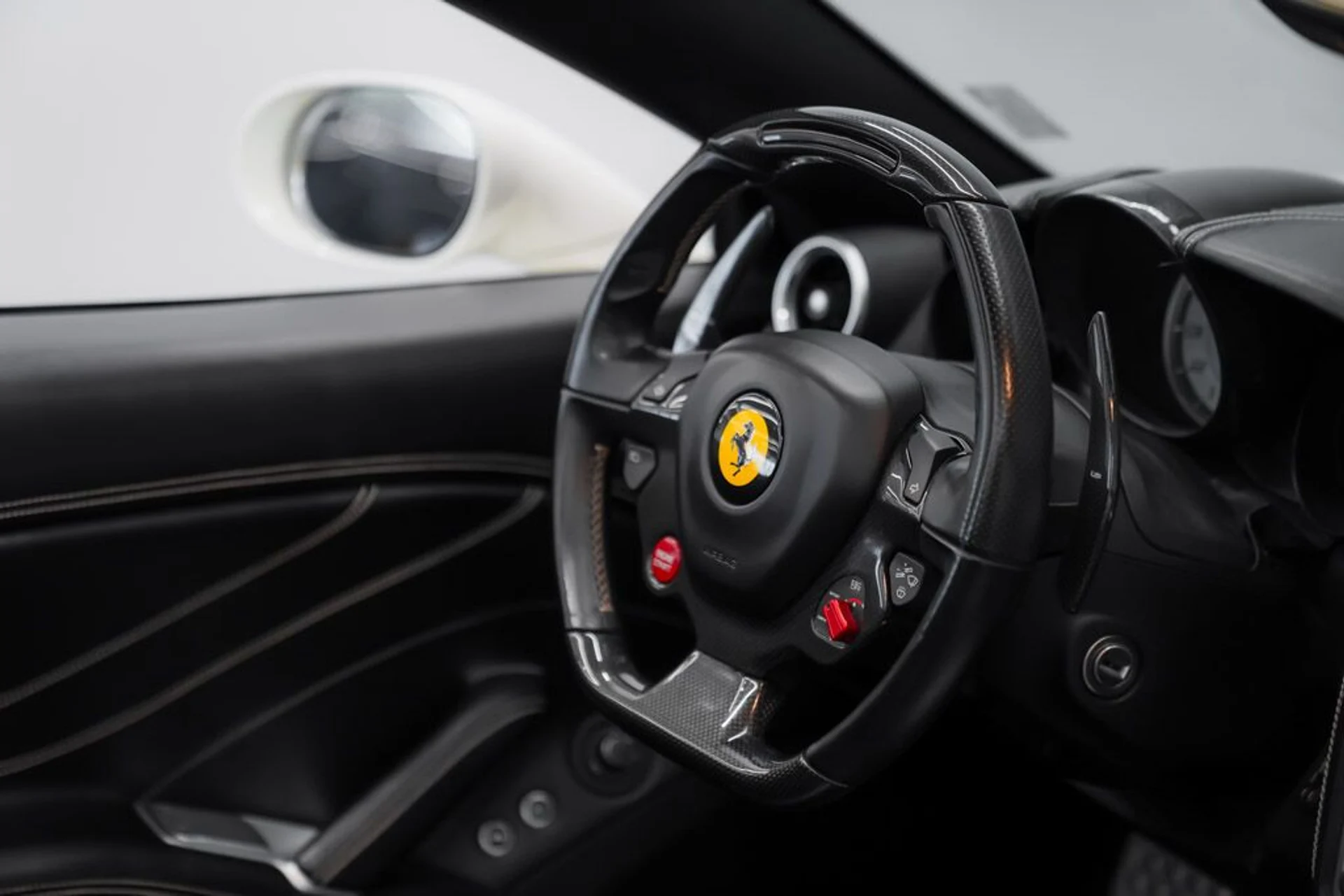 mph027_2135129601_ferrari_california_2015_jpg_v_1758918548_d6b02747ad