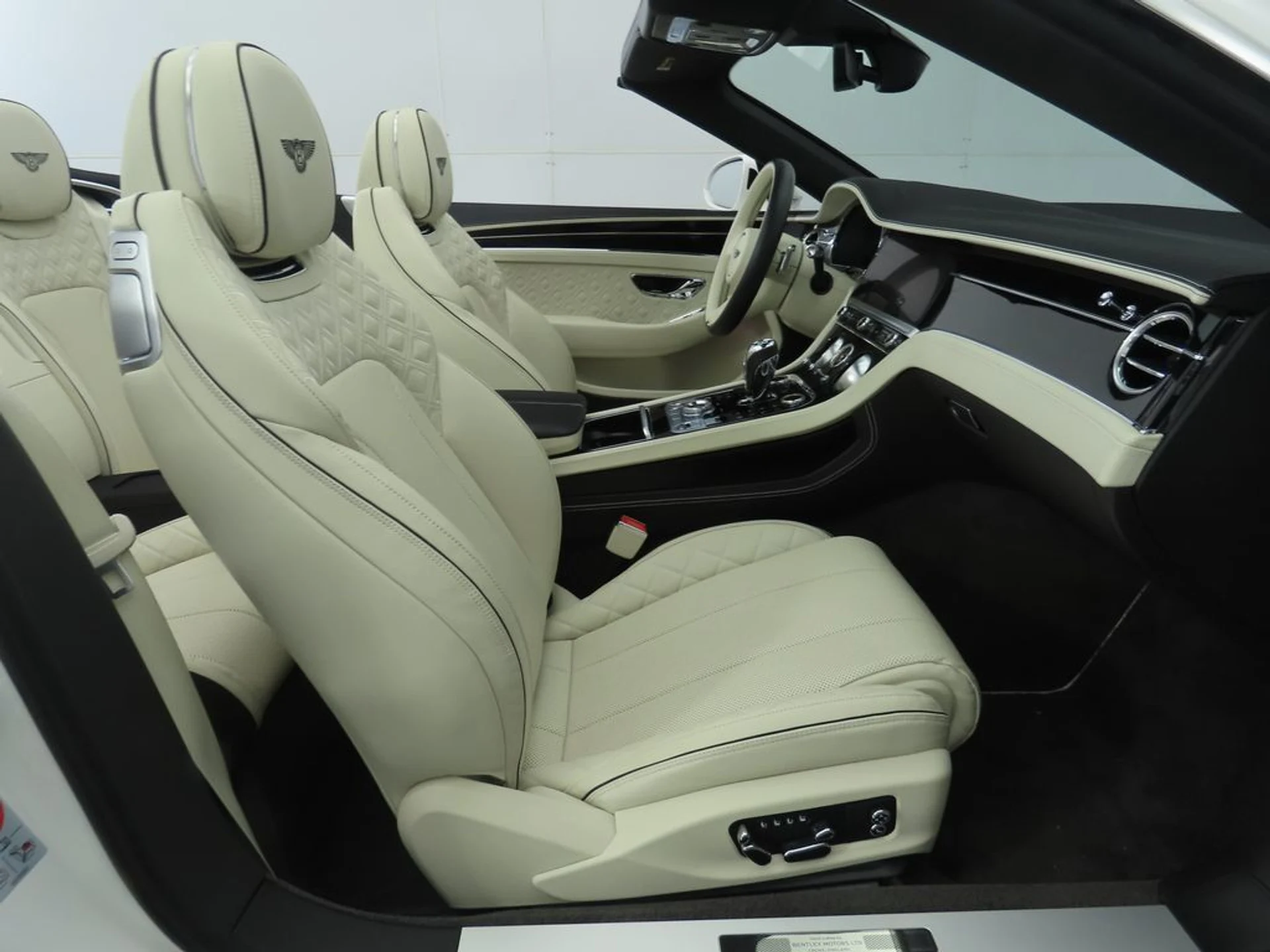 mph027_213713841_used_2022_bentley_continental_gtmullinerconvertible_8119_22908065_28_1024_c812e4a282