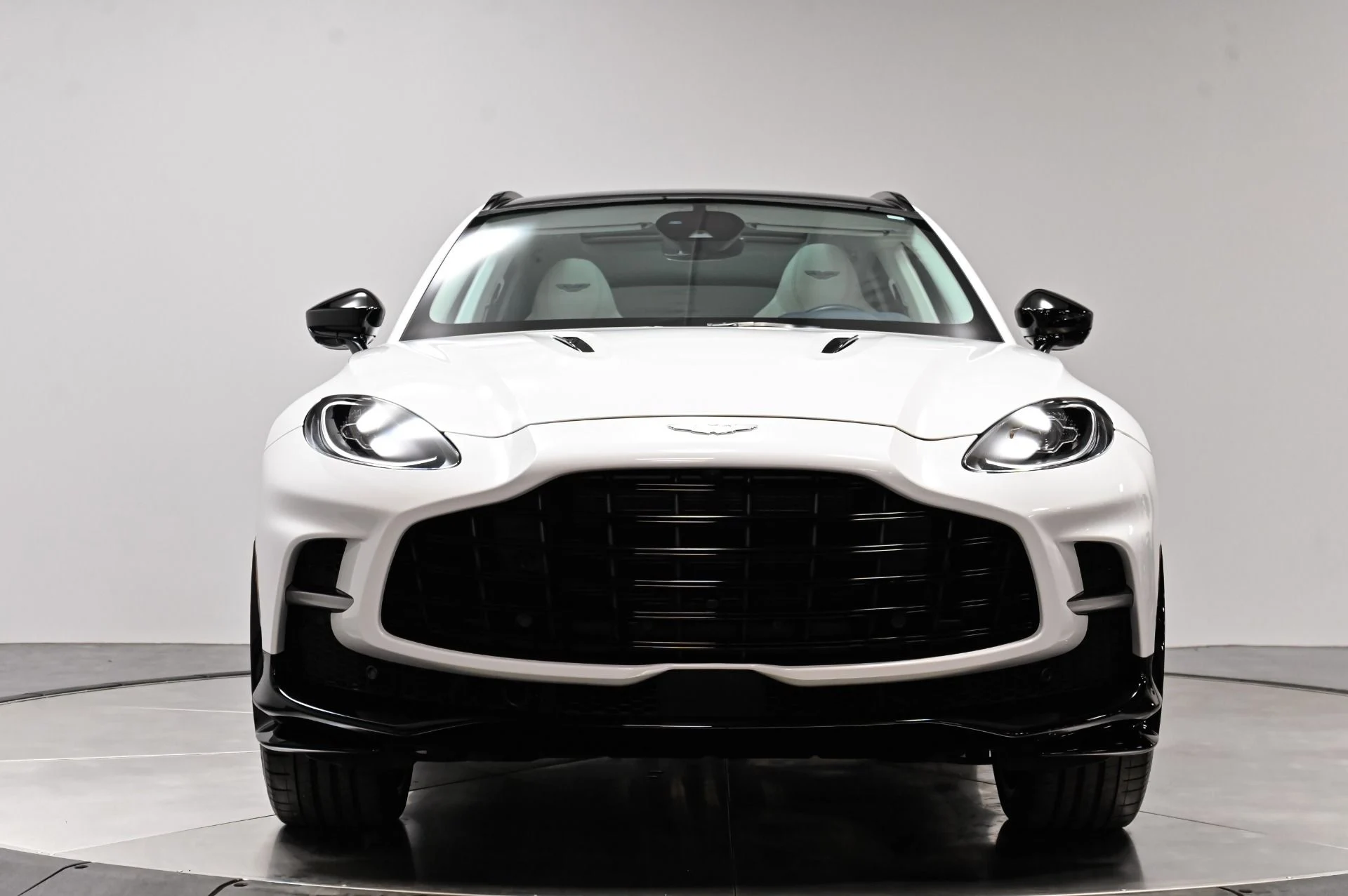 mph027_2146432081_Used_2023_Aston_Martin_DBX_707_1791313494_08682e99ab