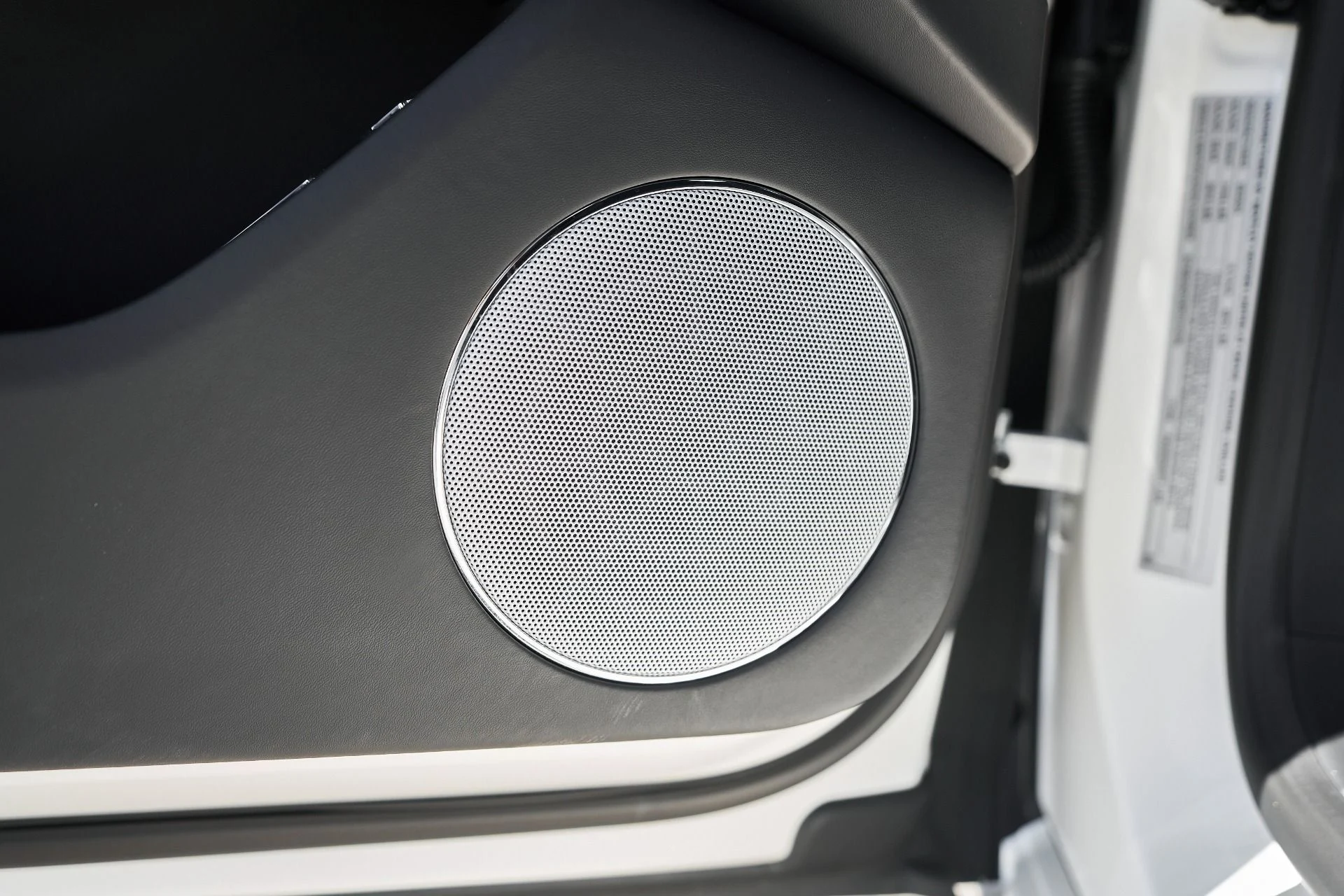 mph027_2146764006_Used_2024_Bentley_Flying_Spur_S_1761779910_e14fb20845