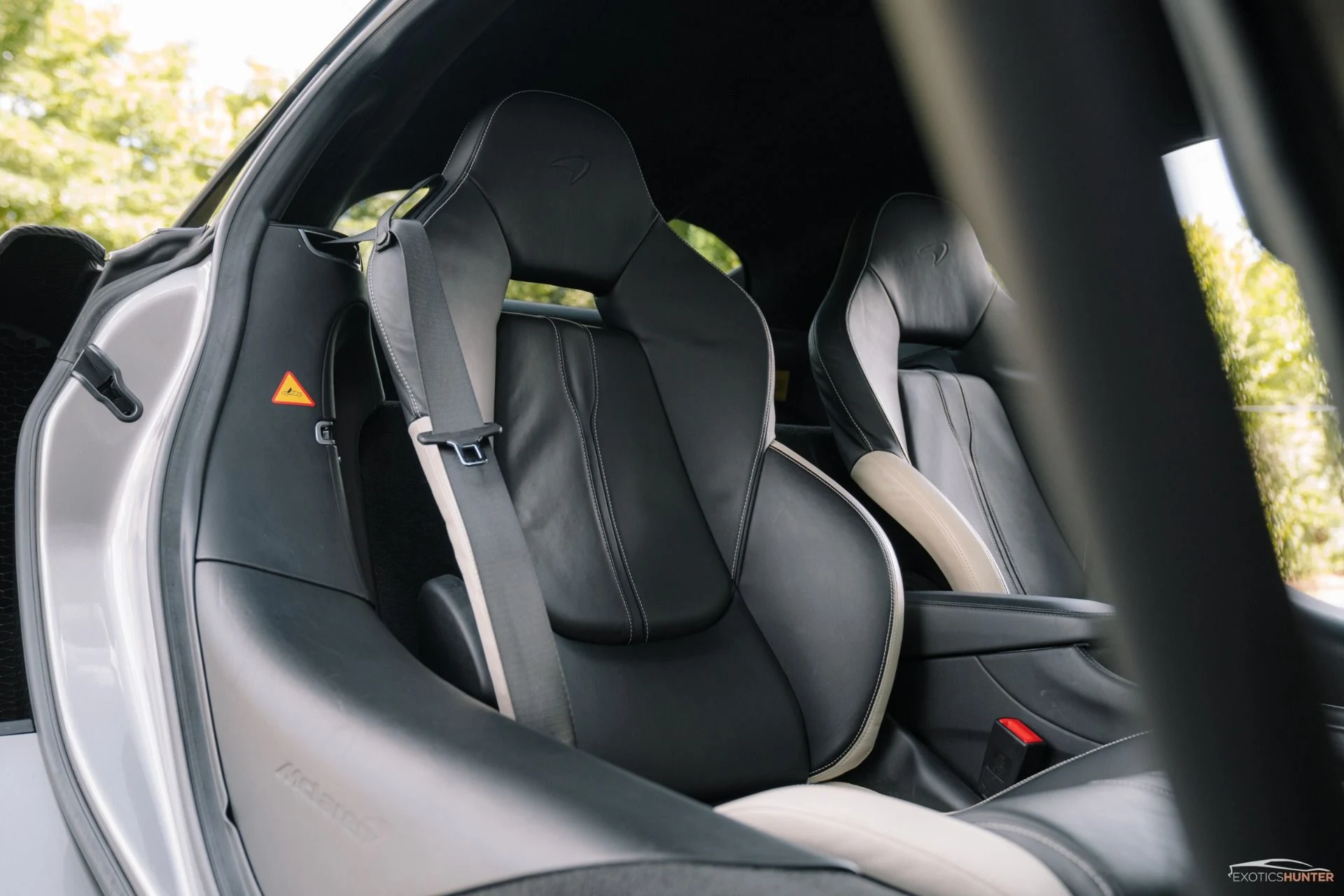 mph027_2159391806_Used_2016_Mc_Laren_570_S_in_Blade_Silver_w_Exterior_Carbon_1761343757_e792070166