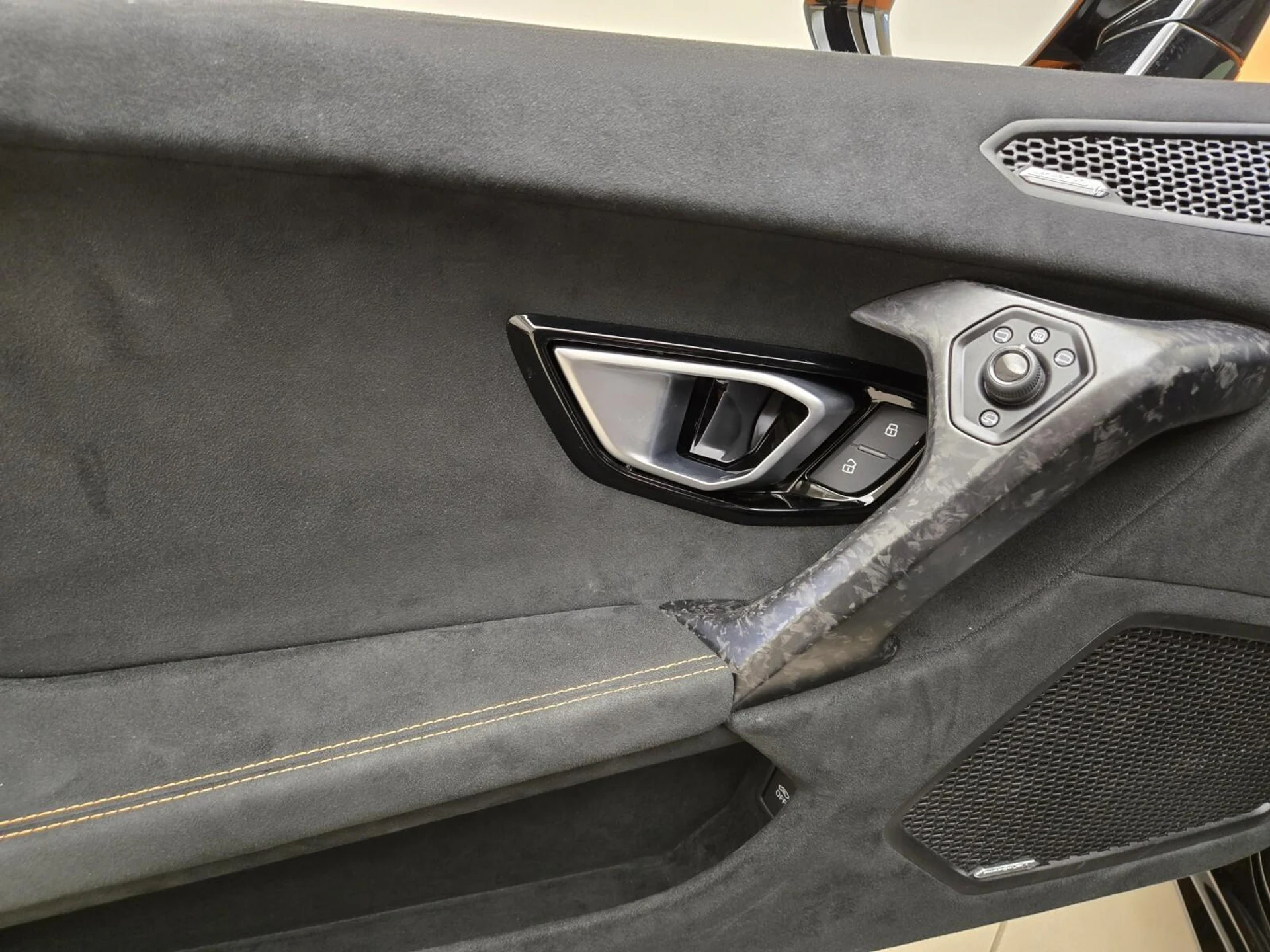 mph027_216066260_Used_2019_Lamborghini_Huracan_Performante_1753165097_91a510db9b