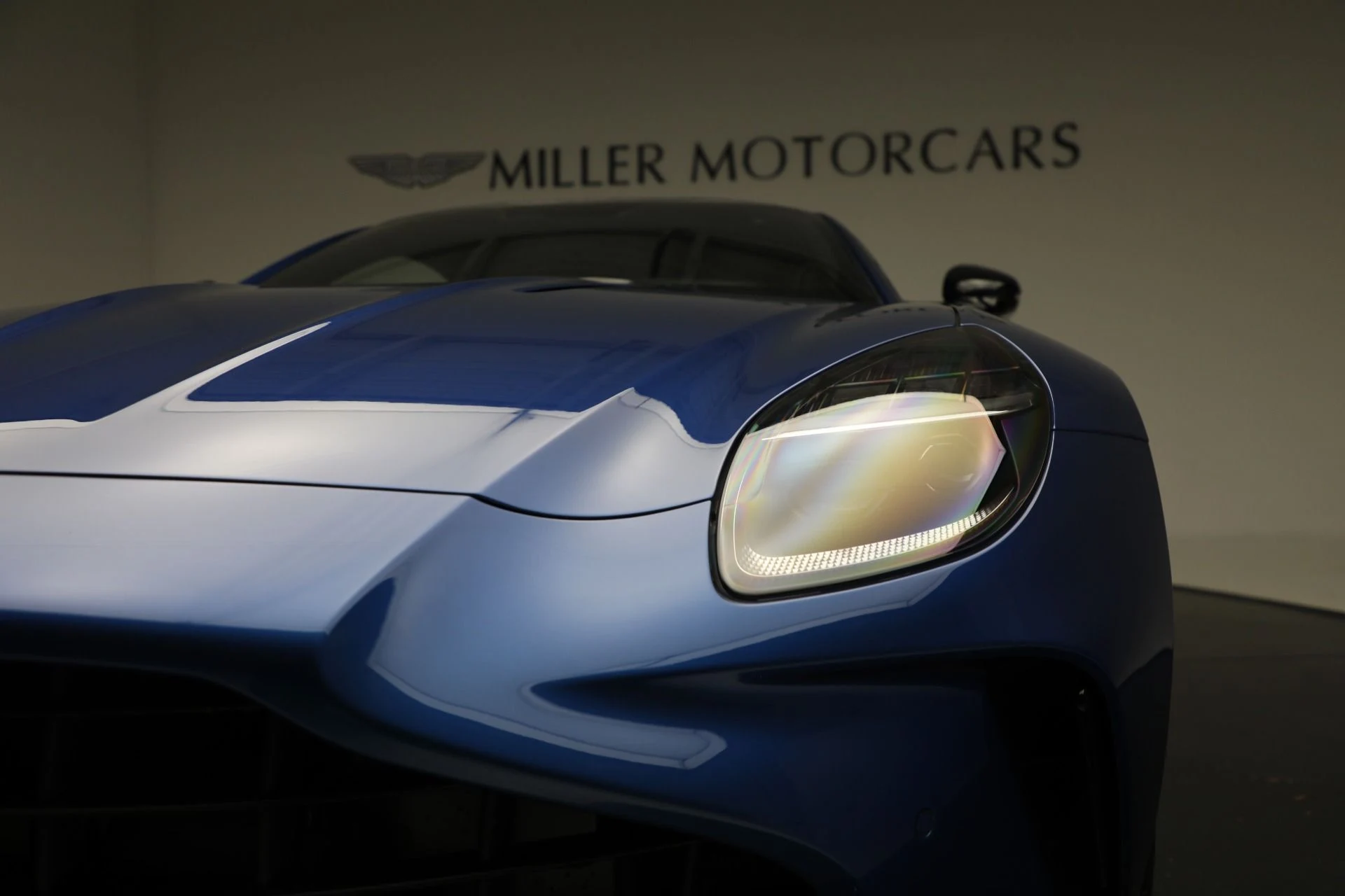 mph027_2164856386_Used_2025_Aston_Martin_Vantage_1744376582_3d4373d472