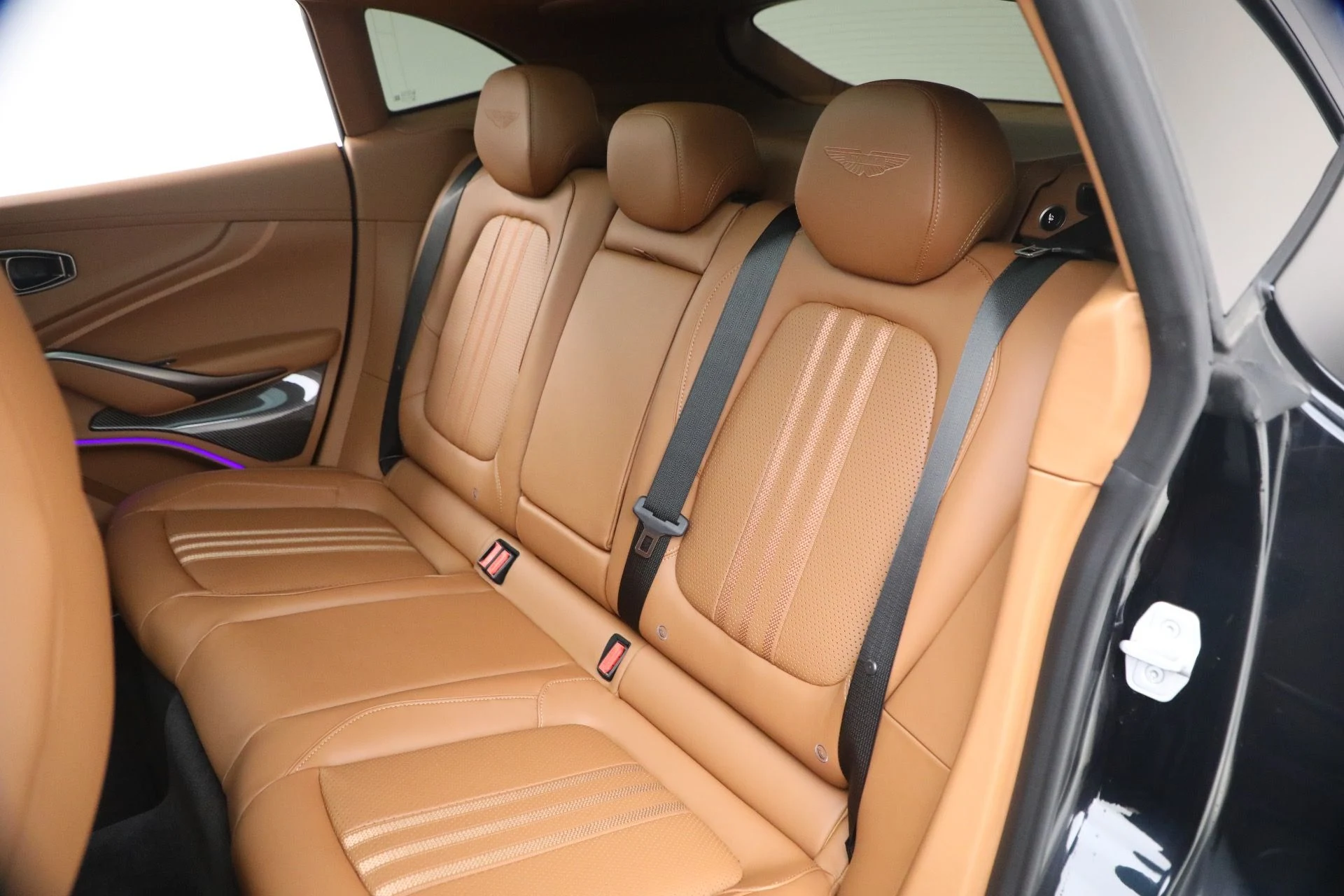 mph027_217238160_New_2026_Aston_Martin_DBX_707_1767991932_114fca3065