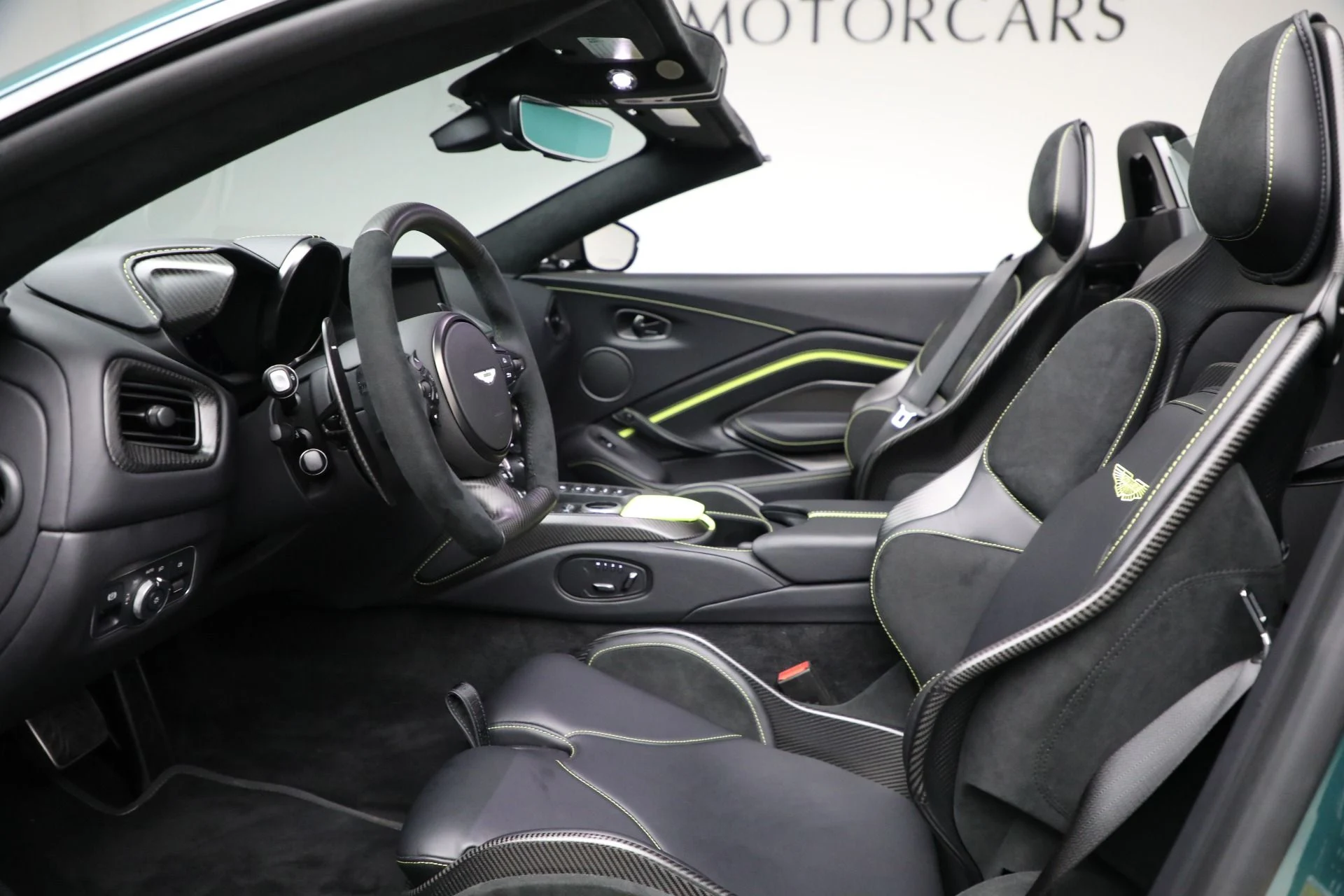 mph027_2177668150_Used_2023_Aston_Martin_Vantage_V12_b590eb26f4