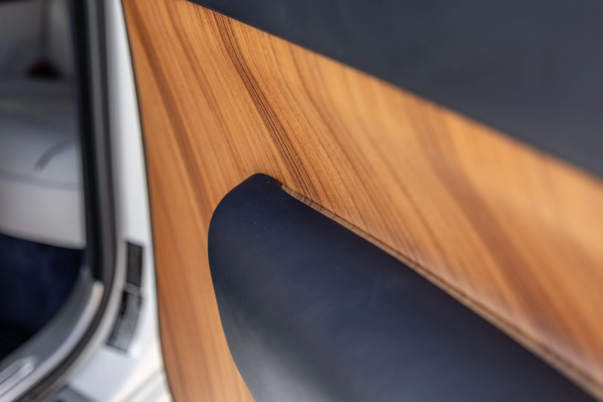 mph027_2187079848_Hi_Tech_Luxury_Imports_LLC_SCA_666_D50_HU_107224_image_27_fa0dbdd483