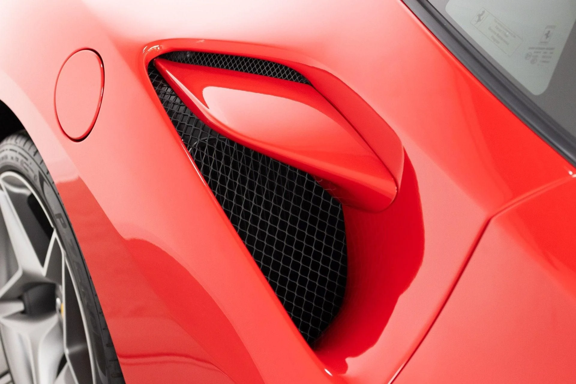 mph027_2190589738_Used_2020_Ferrari_F8_Tributo_1777367289_6cbdbee13a