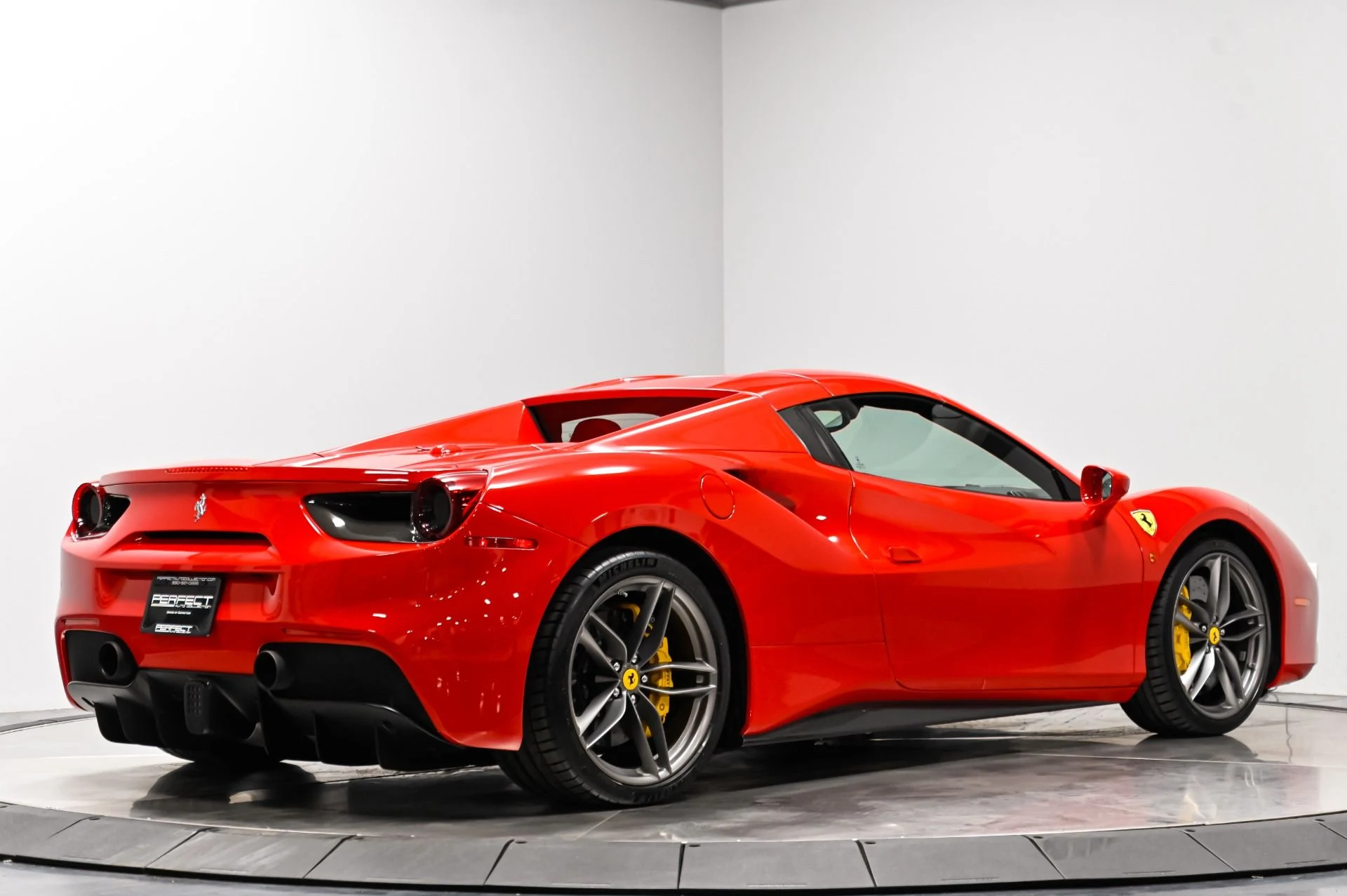 mph027_2196435513_Used_2018_Ferrari_488_Spider_1790629138_3efa160ce3