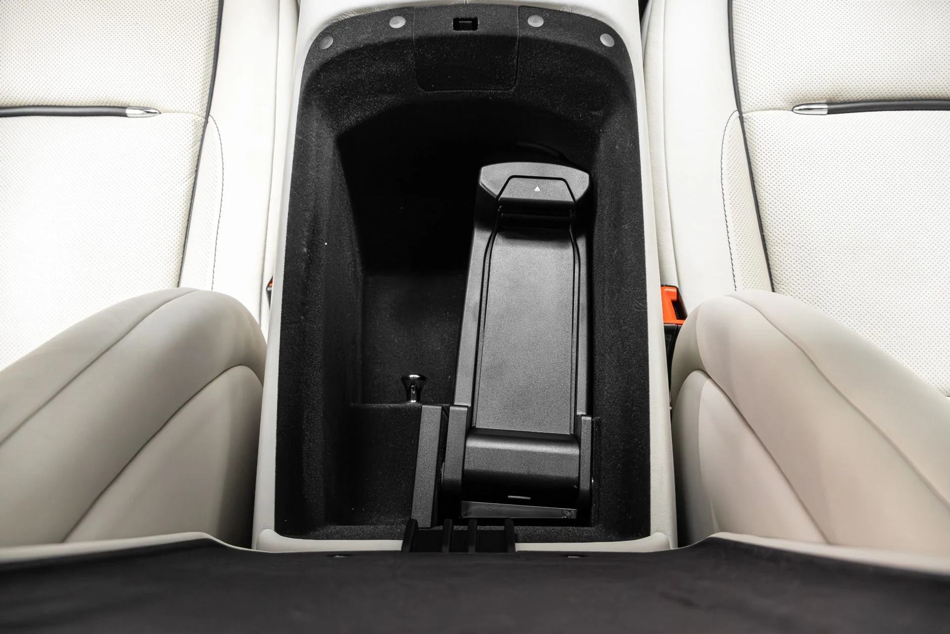 mph027_2197158064_Used_2016_Rolls_Royce_Wraith_1765322495_0c55b52ff1