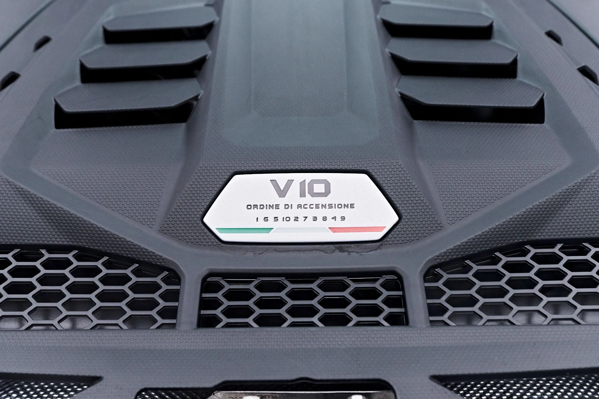 mph027_2202996858_Used_2022_Lamborghini_Huracan_EVO_Base_1755812444_59b62aee1e
