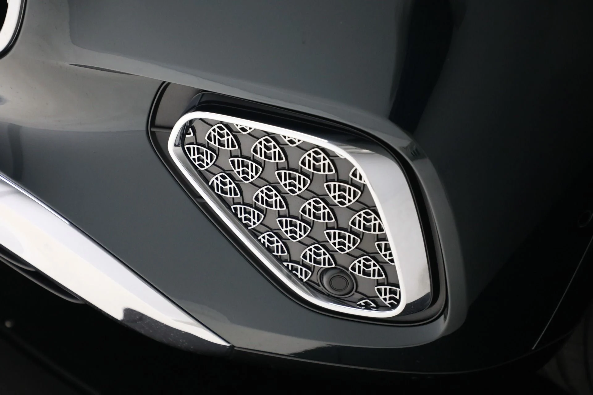 mph027_2208100727_Used_2024_Mercedes_Benz_Maybach_GLS_600_4_MATIC_1763566365_cff09a14b3