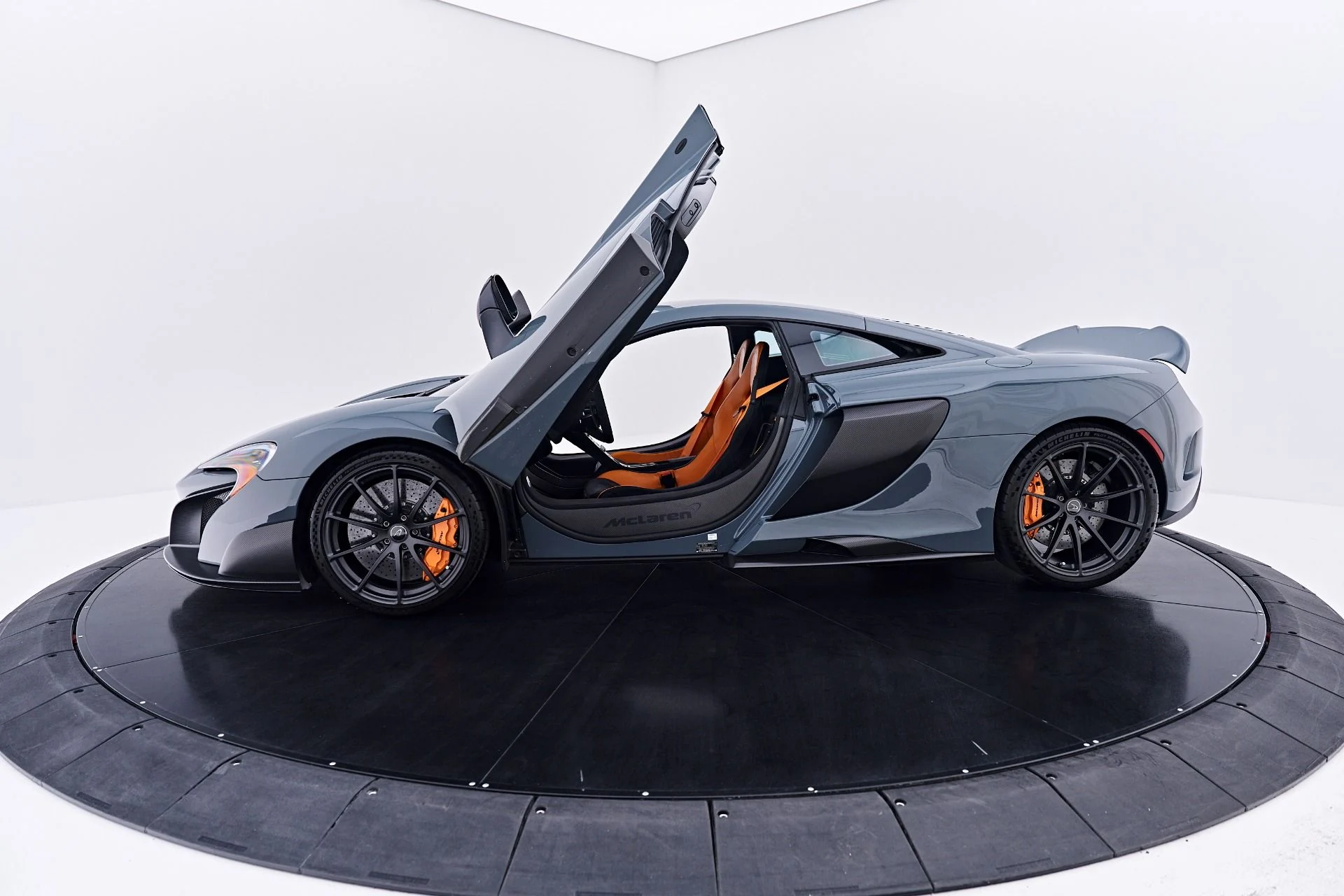 mph027_2211496850_Used_2016_Mc_Laren_675_LT_Base_1784331597_98722bb9a6